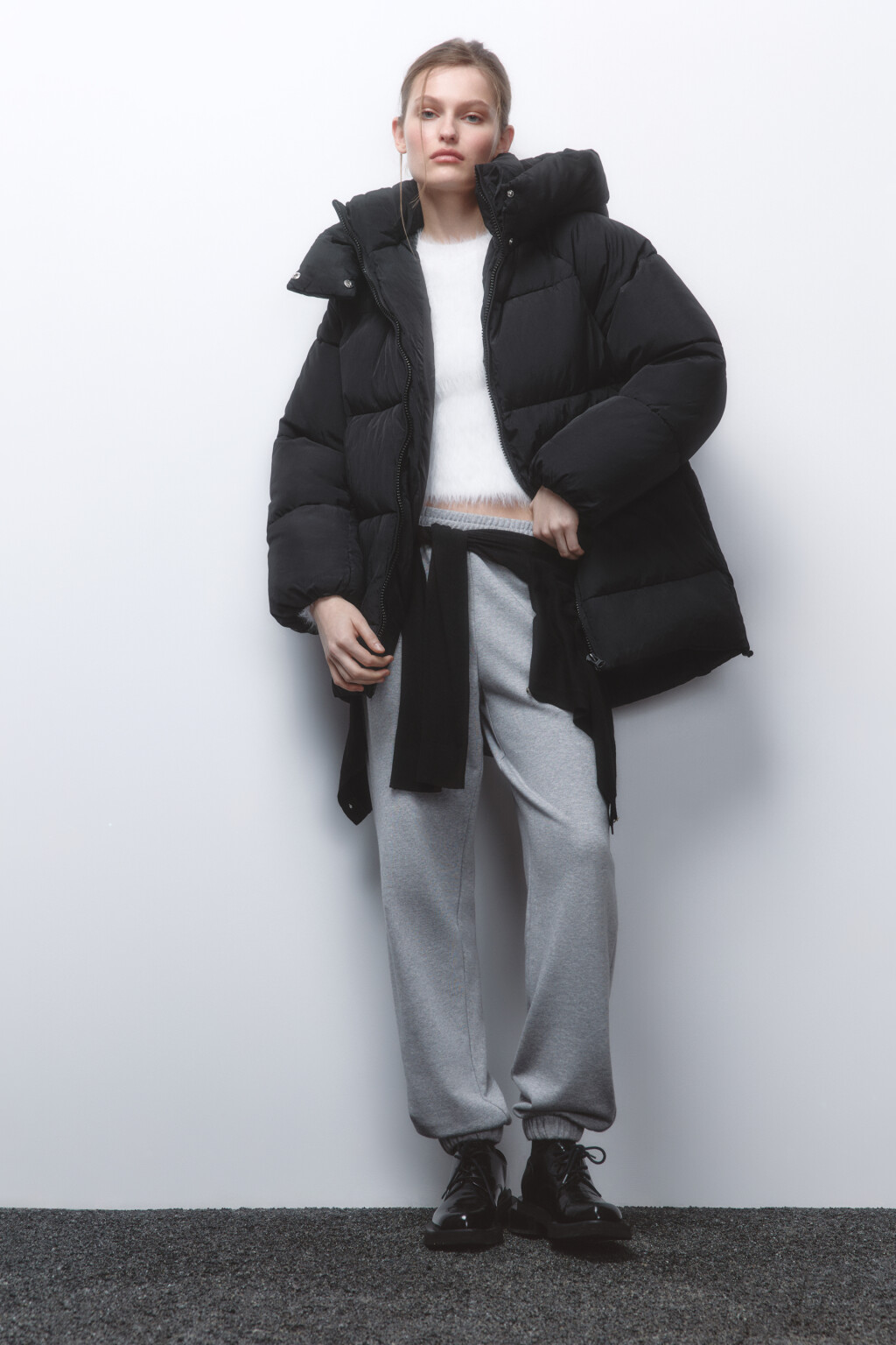 Куртка стеганая удлиненная с капюшоном - цвет черный - 1