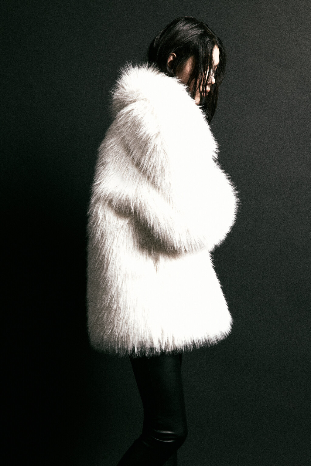 Шуба из искусственного меха с длинным ворсом - цвет белый - 4