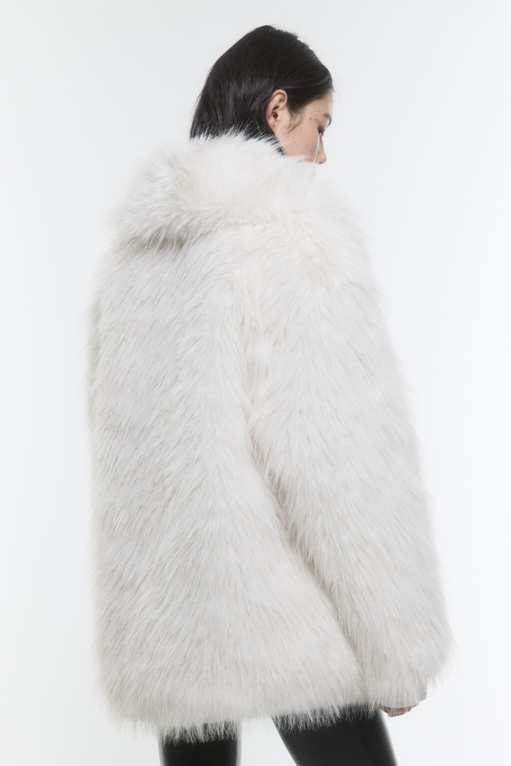 Шуба из искусственного меха с длинным ворсом - цвет белый - 7
