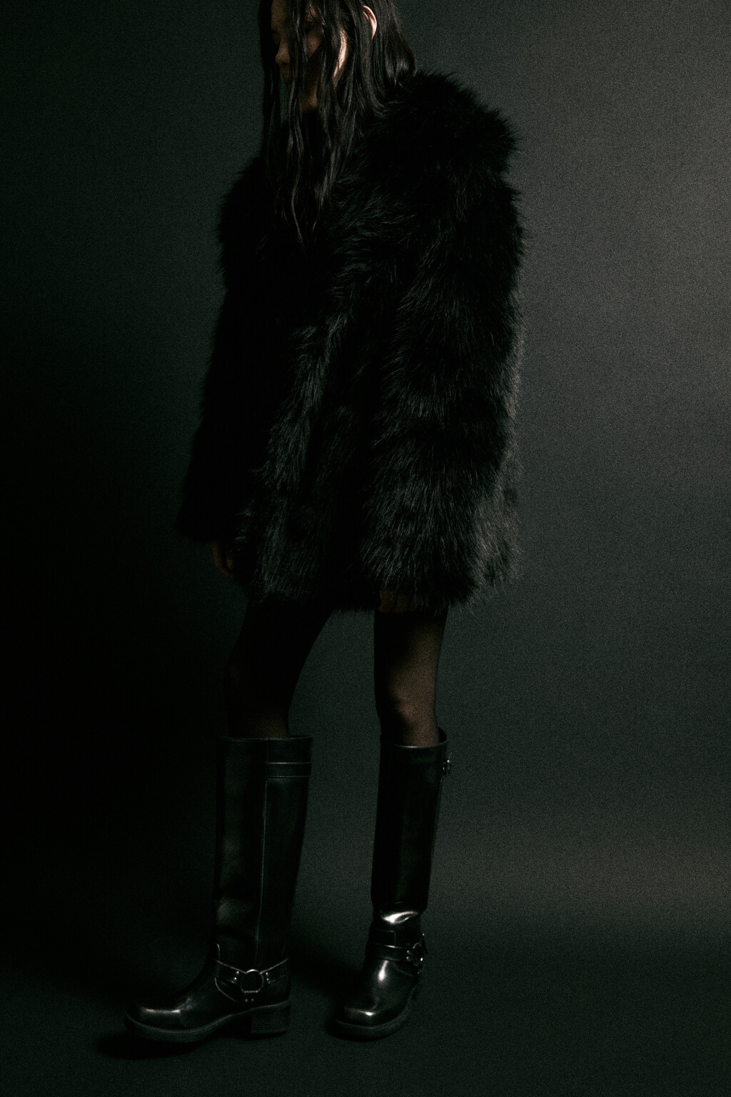 Шуба из искусственного меха с длинным ворсом - цвет черный - 4