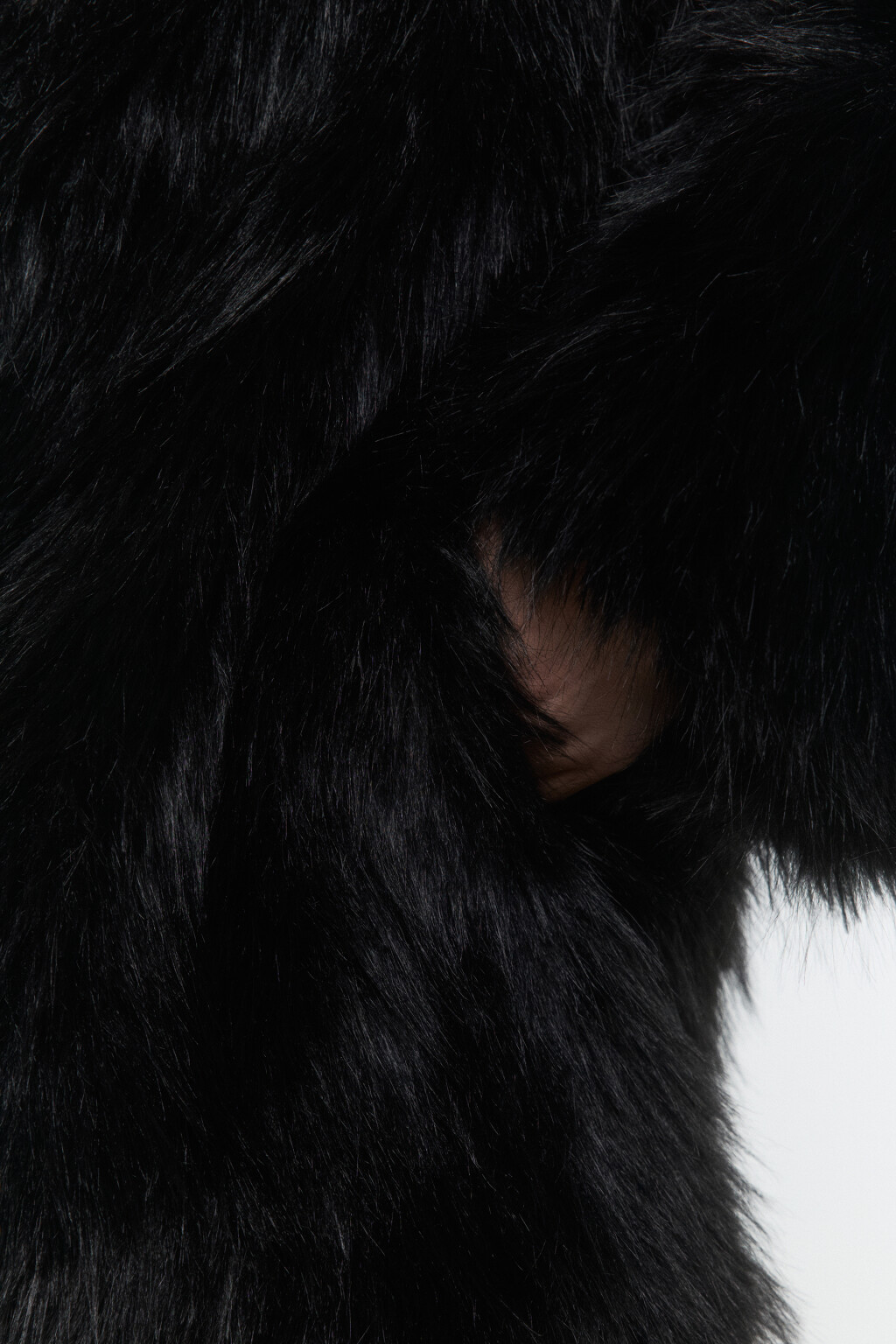 Шуба из искусственного меха с длинным ворсом - цвет черный - 11