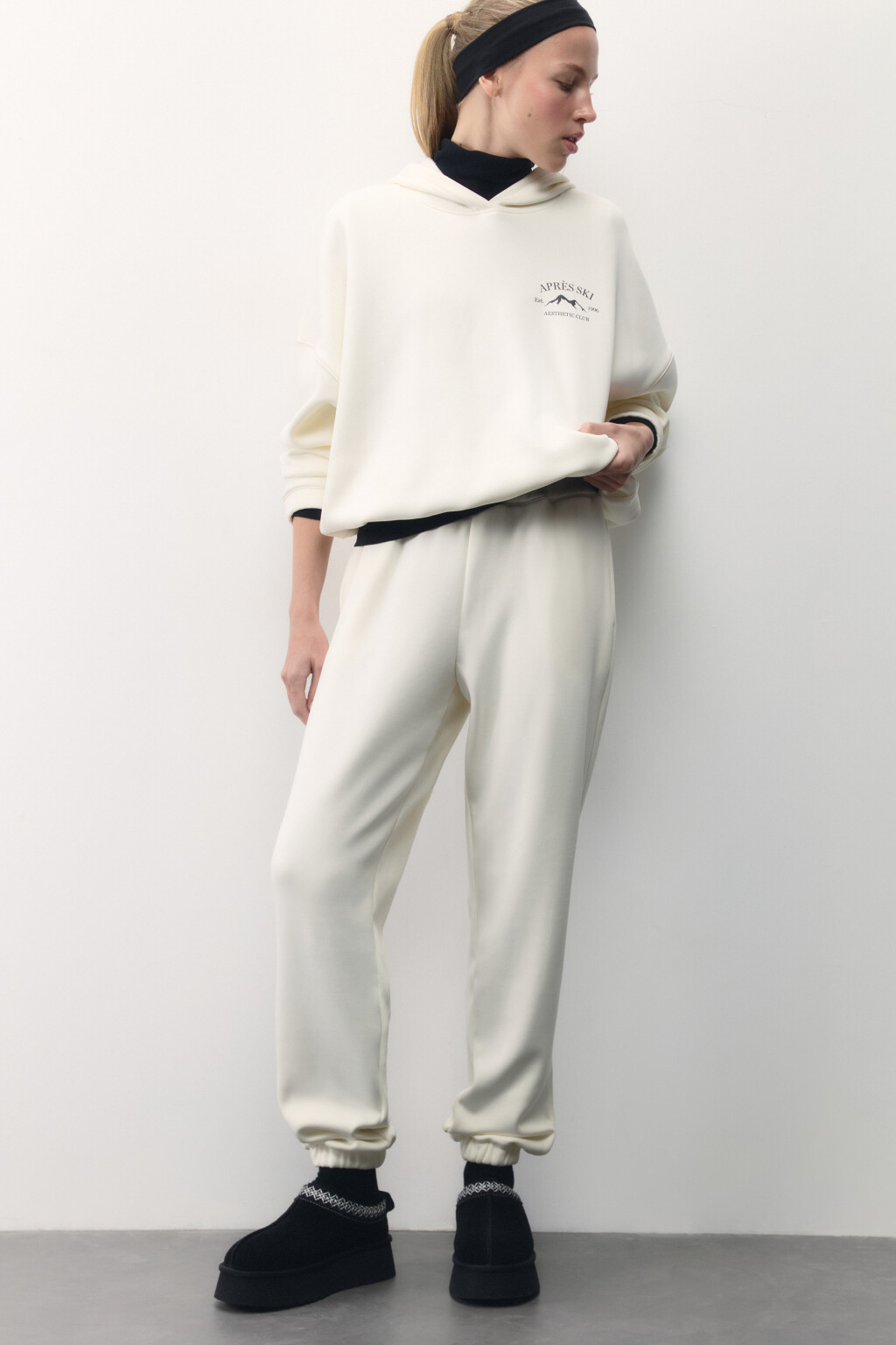 Брюки-джоггеры спортивные с начесом - цвет ванильный - 2