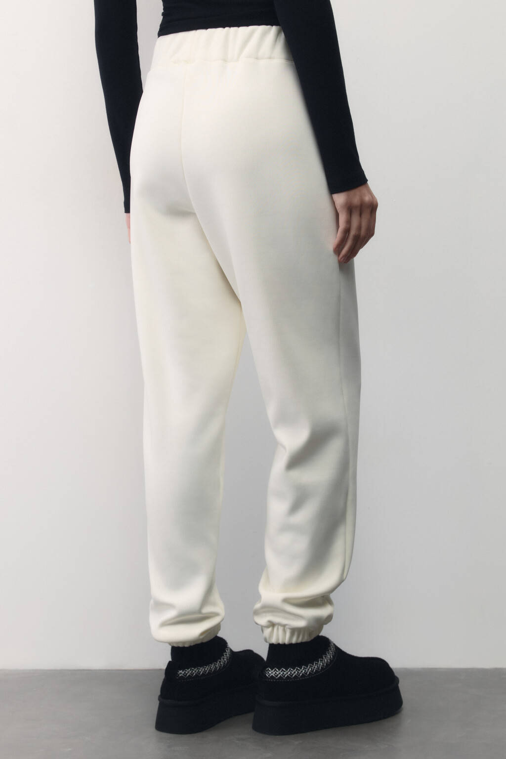Брюки-джоггеры спортивные с начесом - цвет ванильный - 5
