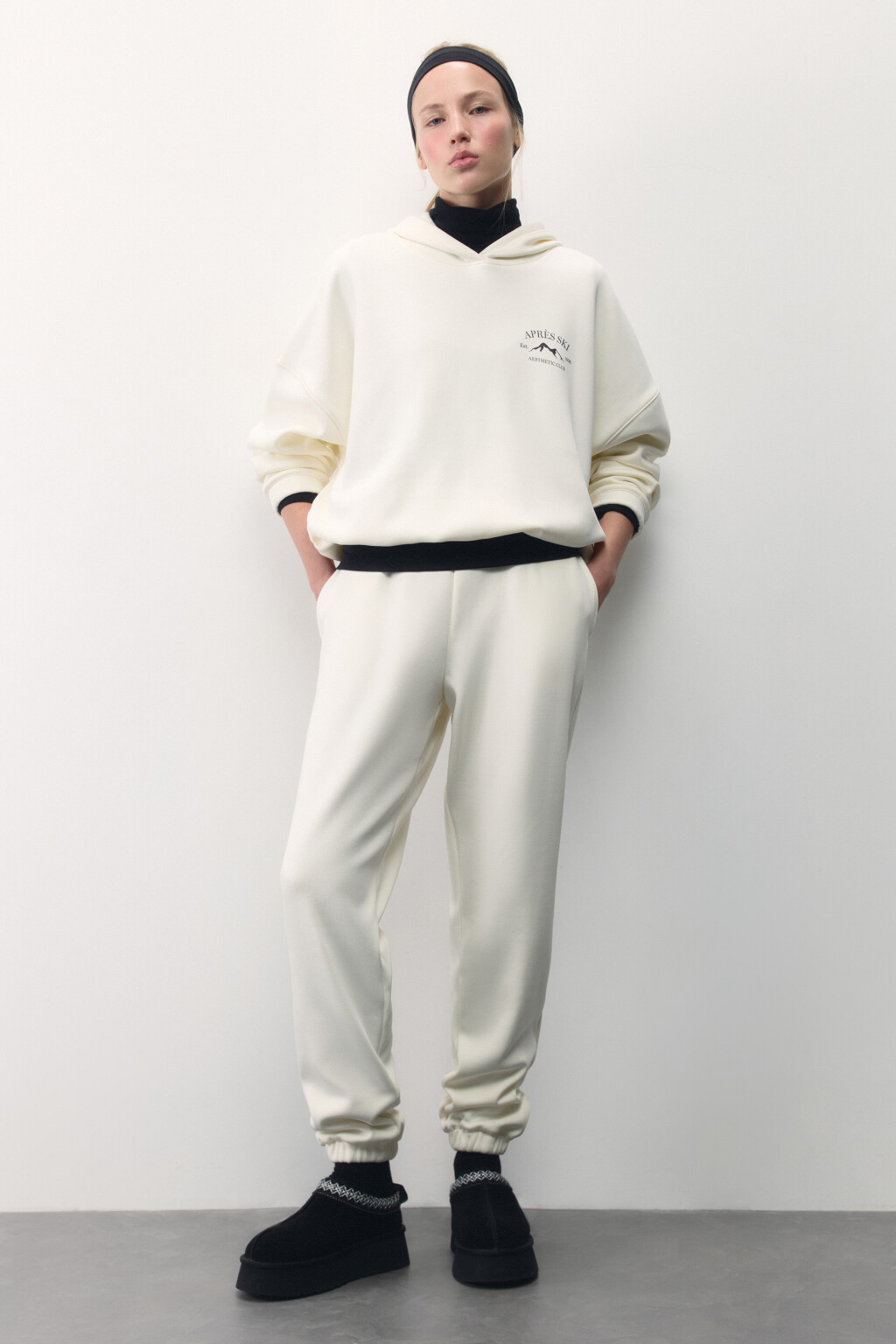 Худи oversize спортивная с капюшоном и принтом - цвет ванильный - 5