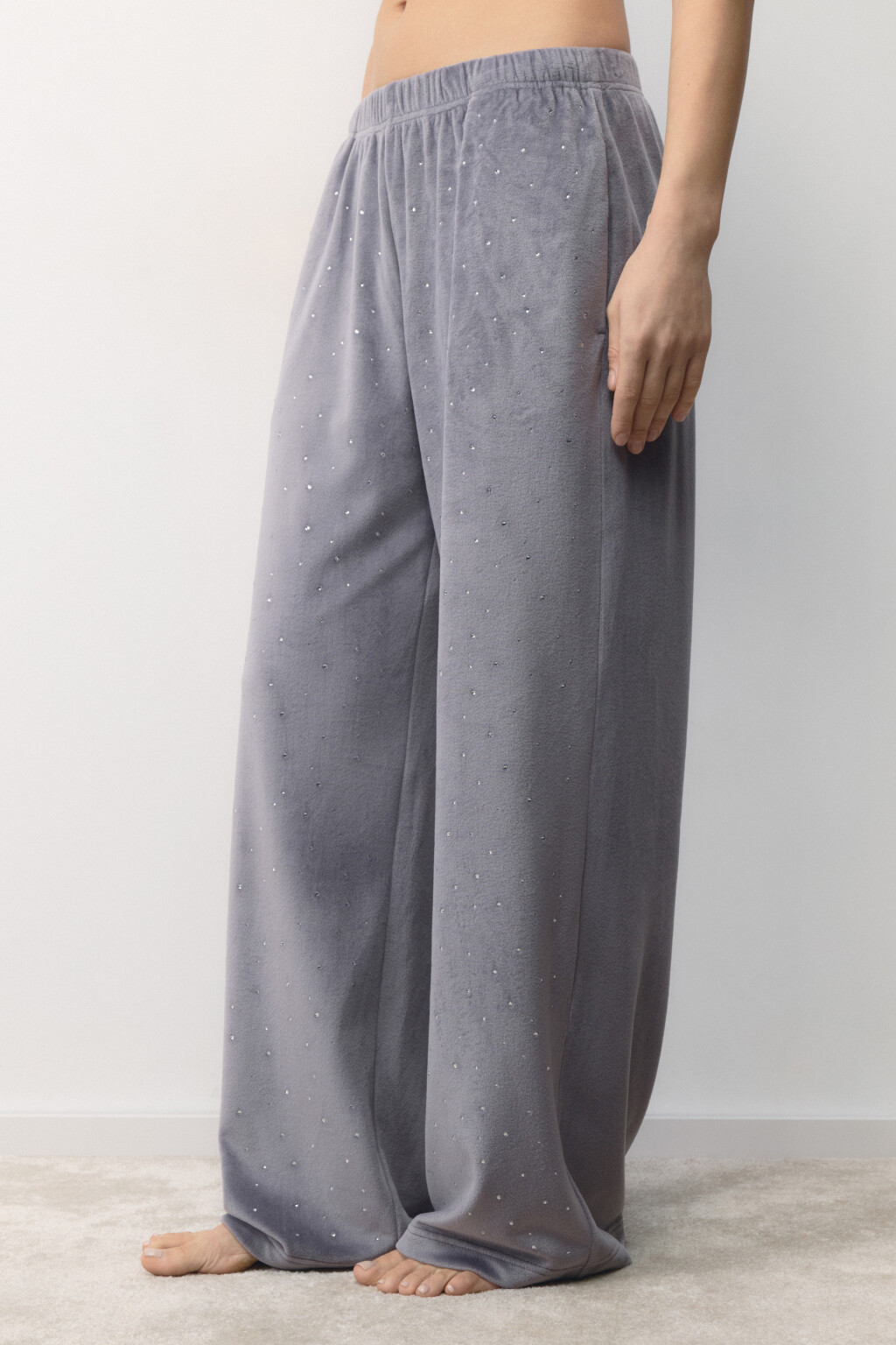Брюки домашние плюшевые со стразами - цвет серый - 3