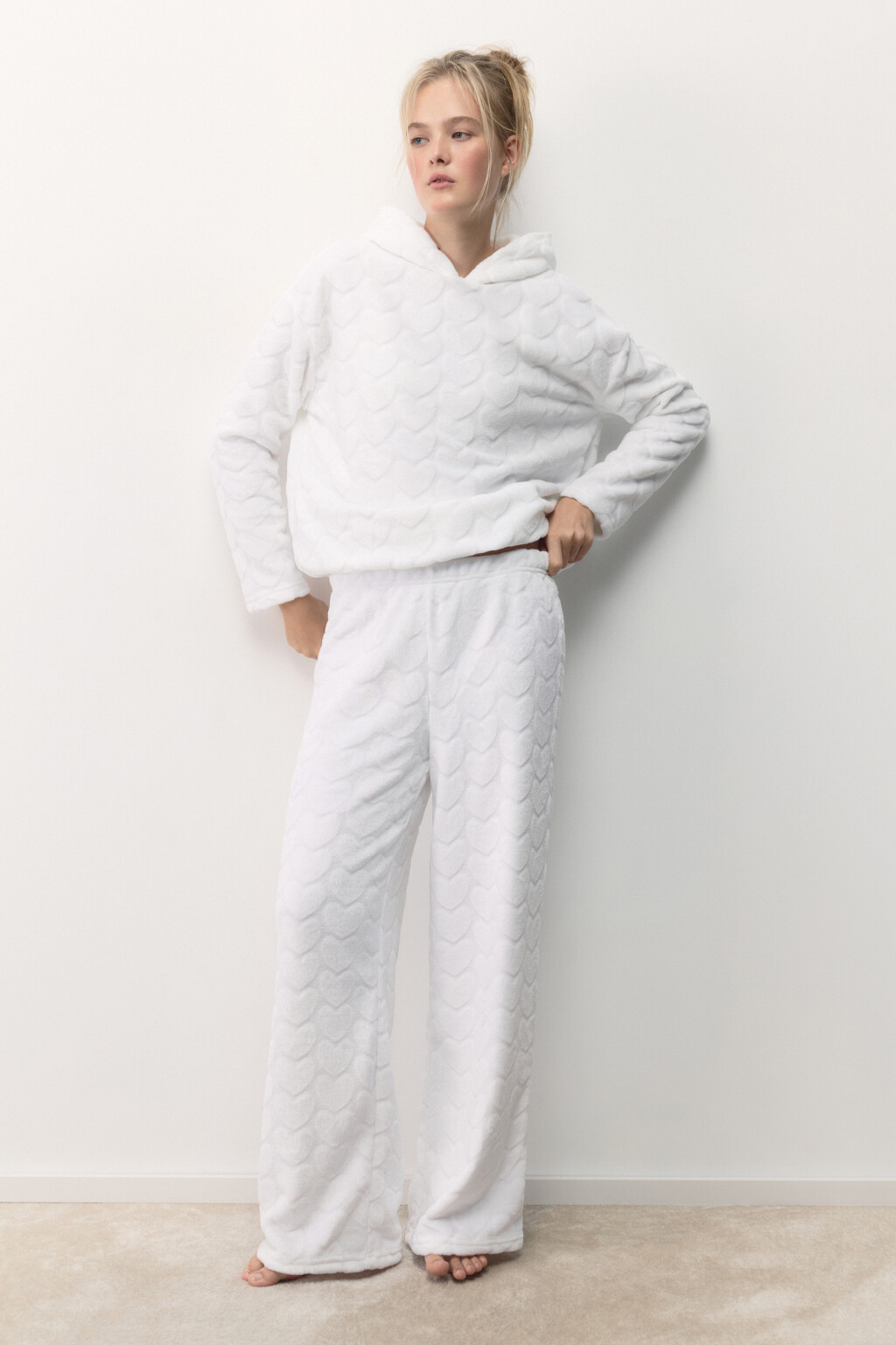 Брюки домашние плюшевые в сердечко - цвет ванильный - 2