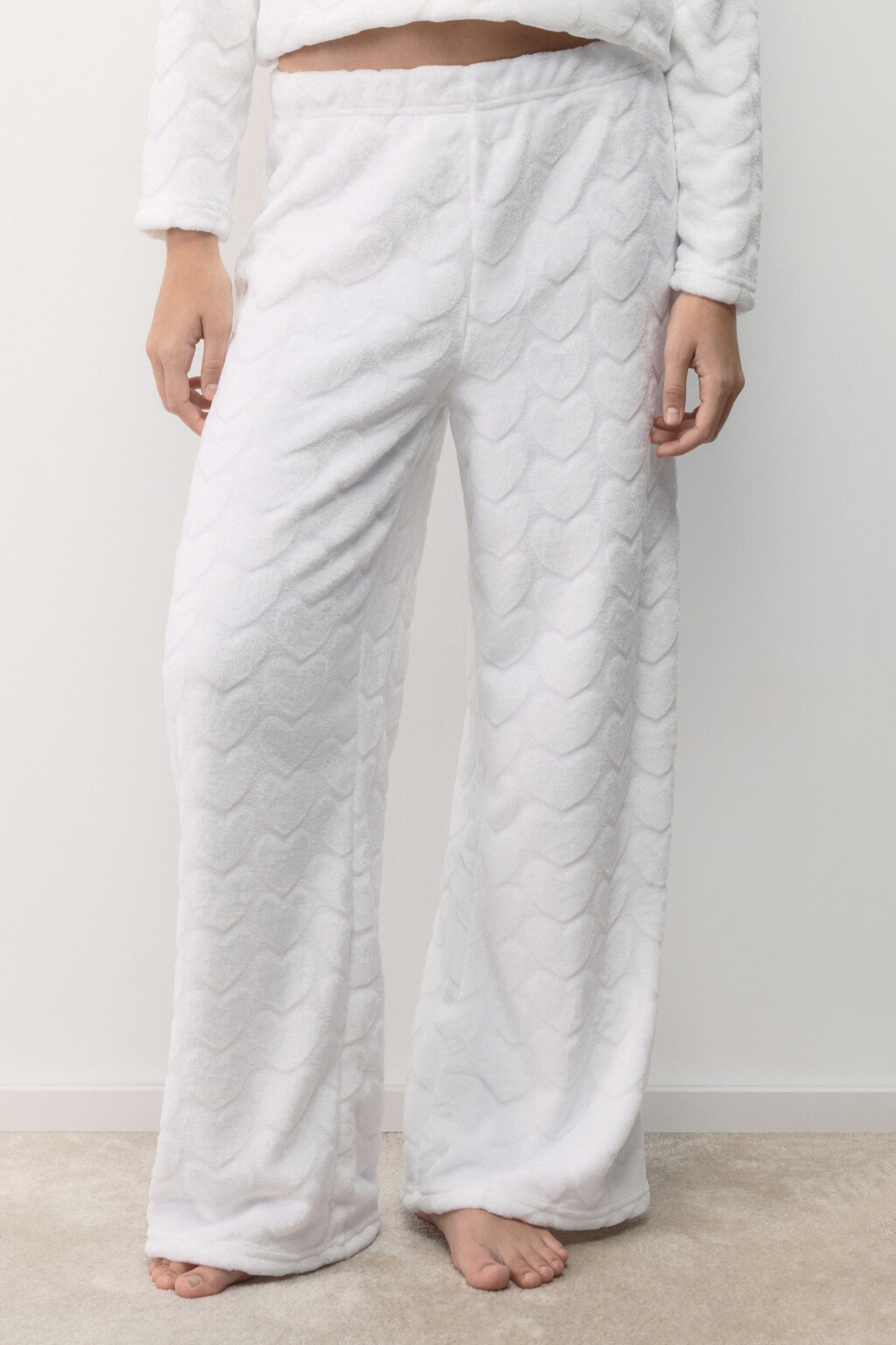 Брюки домашние плюшевые в сердечко - цвет ванильный - 3