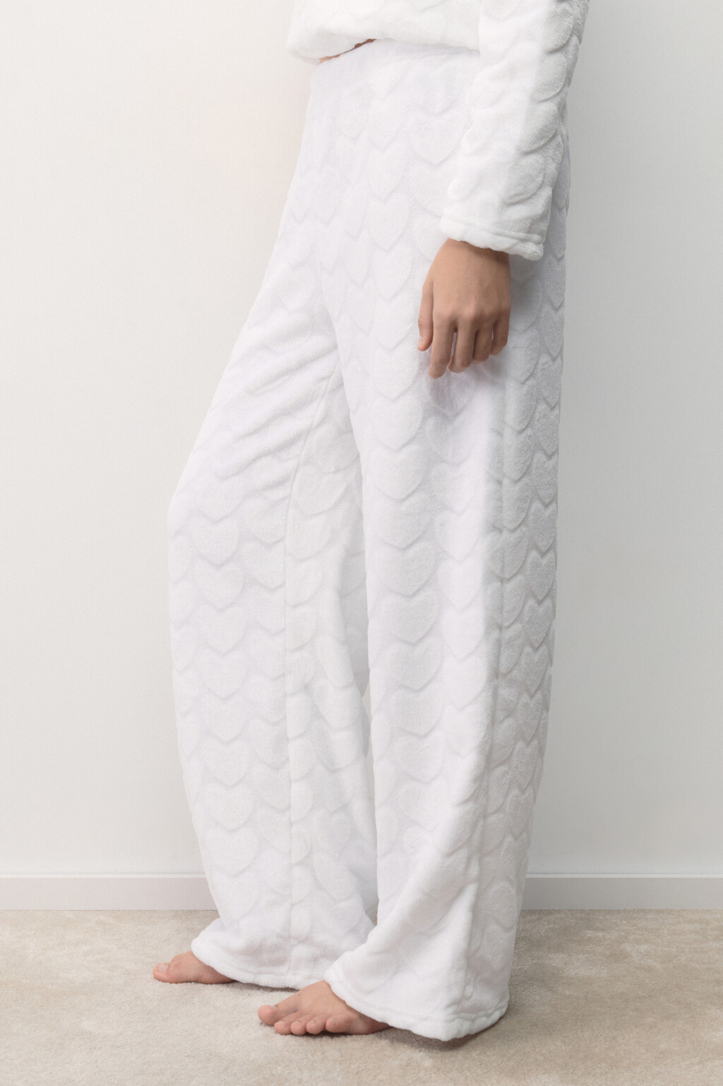 Брюки домашние плюшевые в сердечко - цвет ванильный - 4