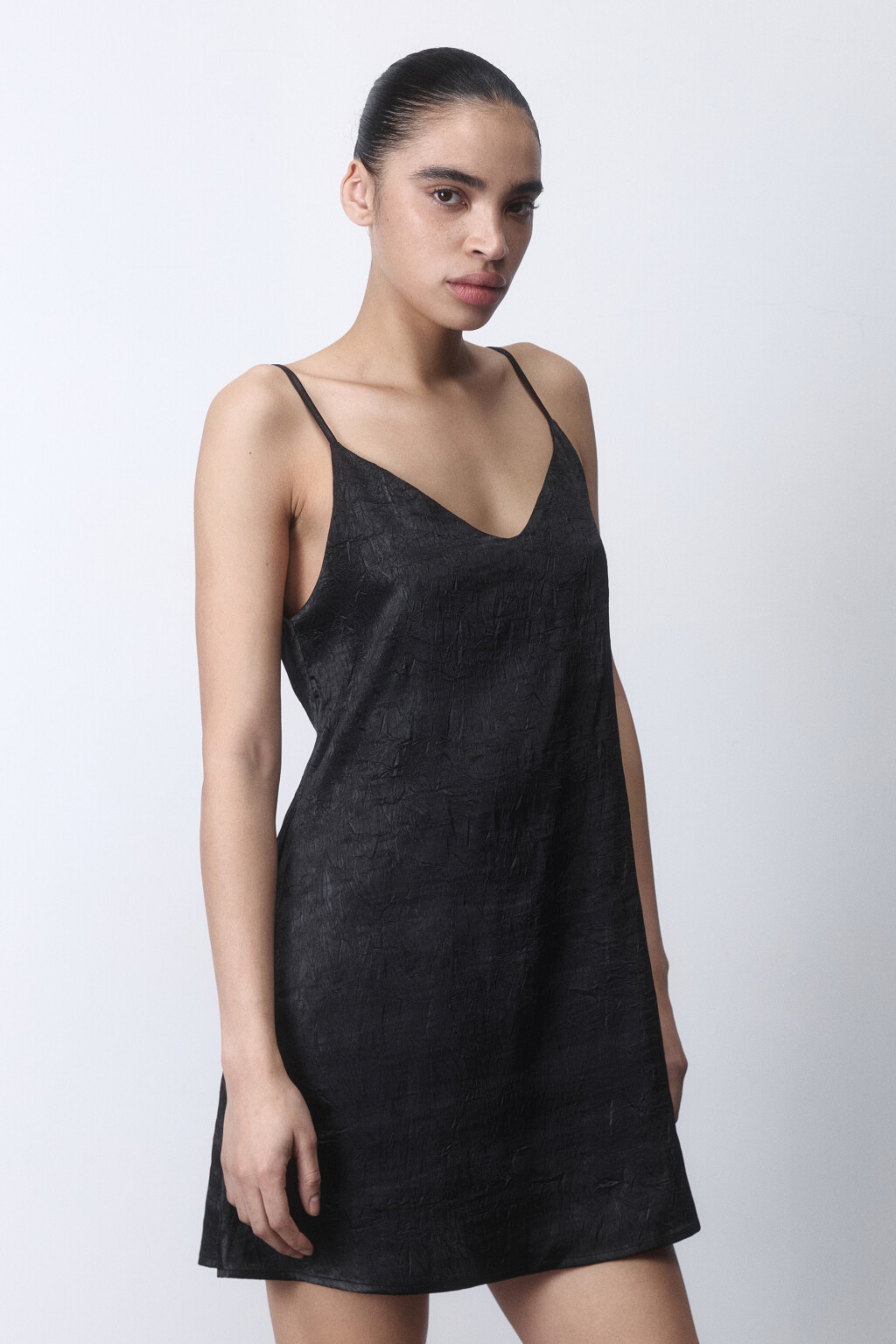 Платье-комбинация мини домашнее атласное - цвет черный - 3