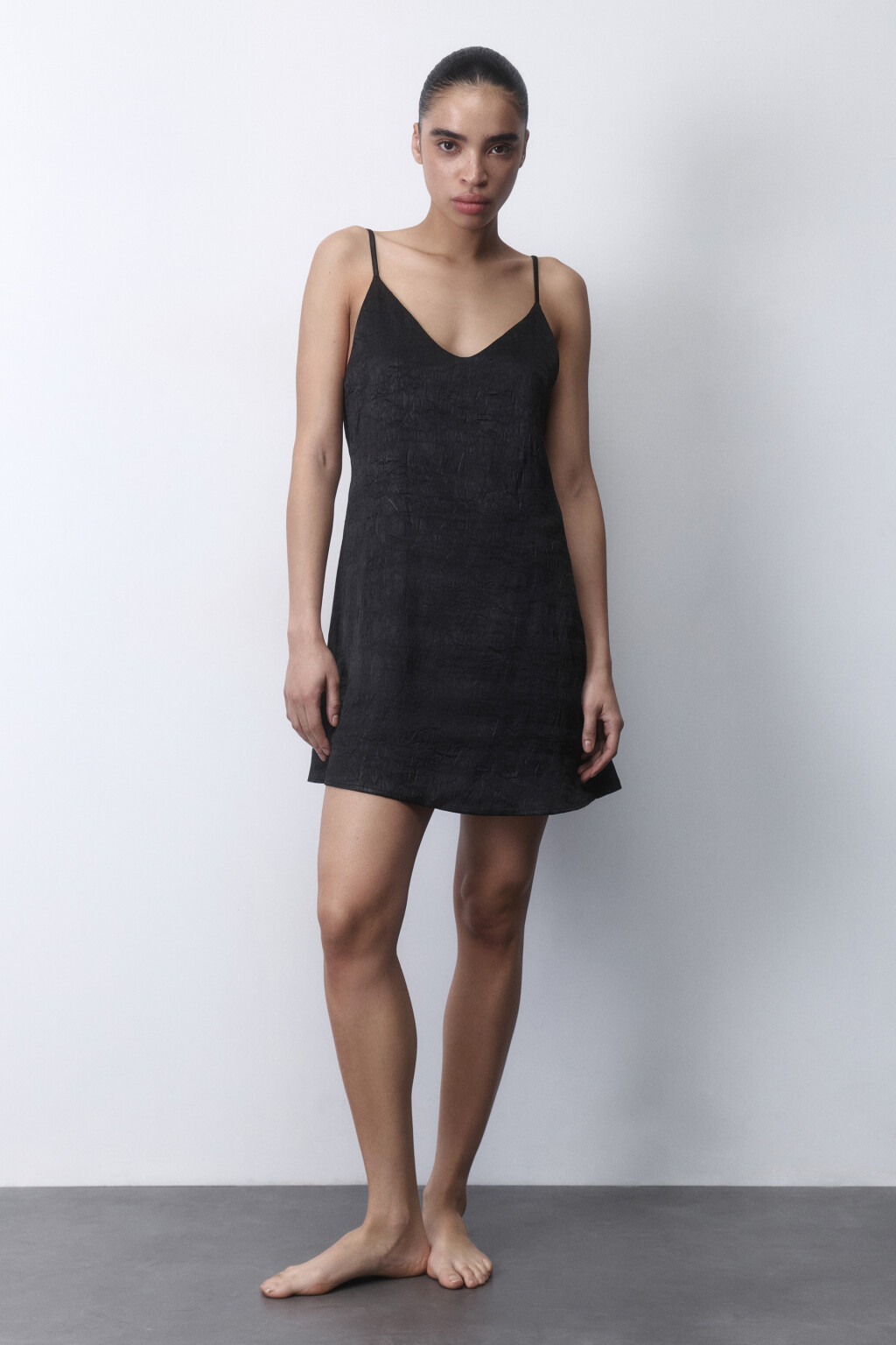 Платье-комбинация мини домашнее атласное - цвет черный - 5