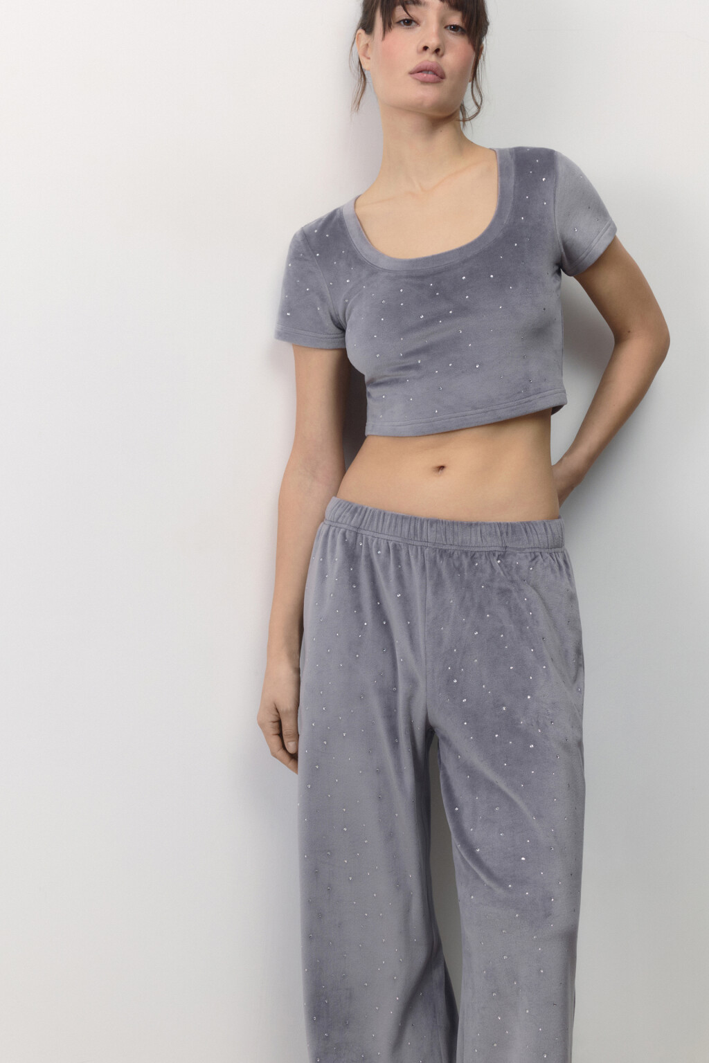 Топ-футболка домашний плюшевый со стразами - цвет серый - 2