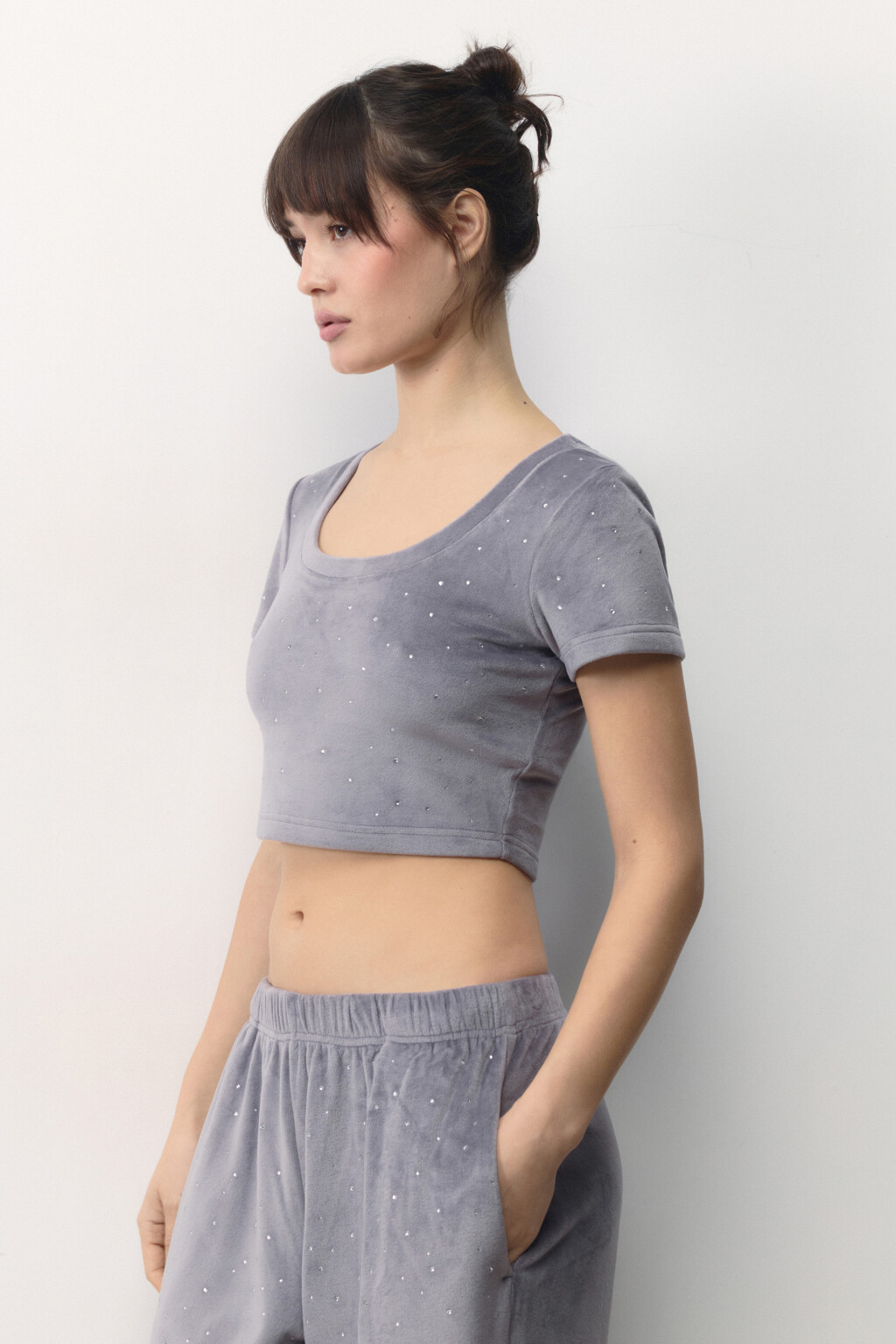 Топ-футболка домашний плюшевый со стразами - цвет серый - 4