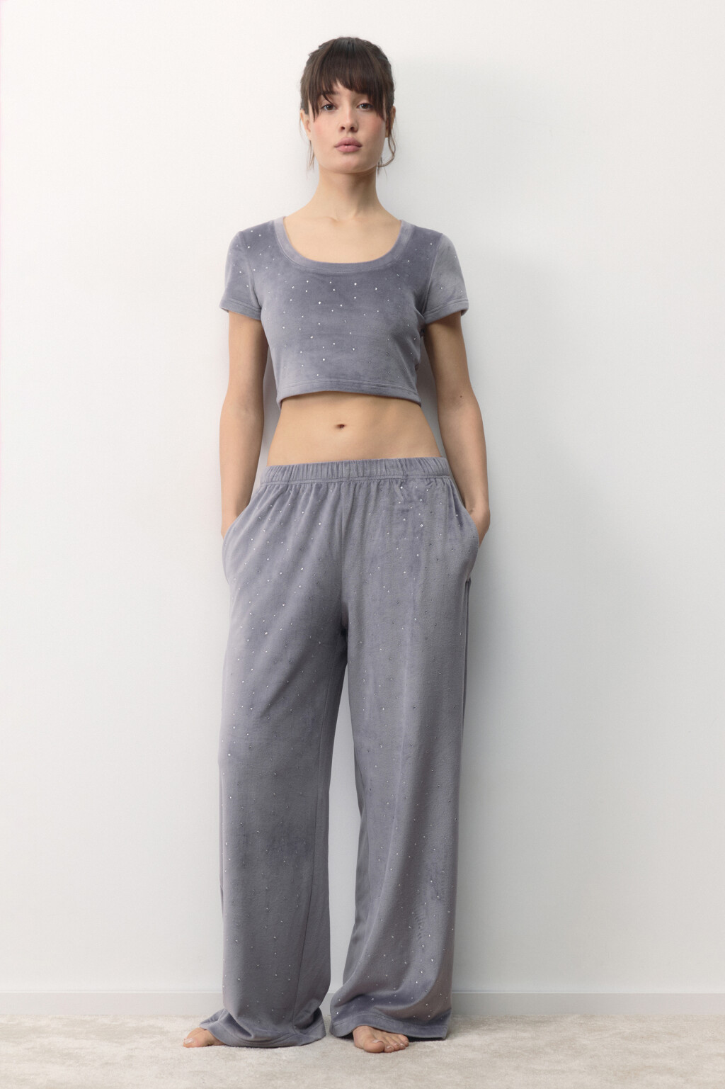 Топ-футболка домашний плюшевый со стразами - цвет серый - 6