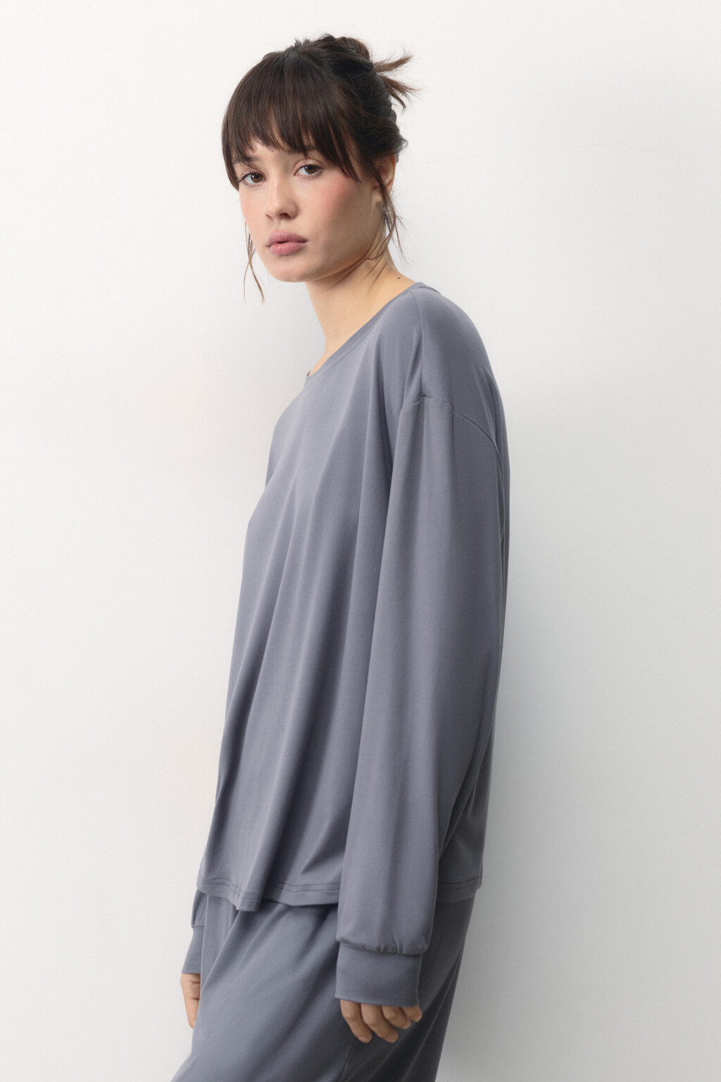 Лонгслив домашний из гладкого трикотажа - цвет серый - 3