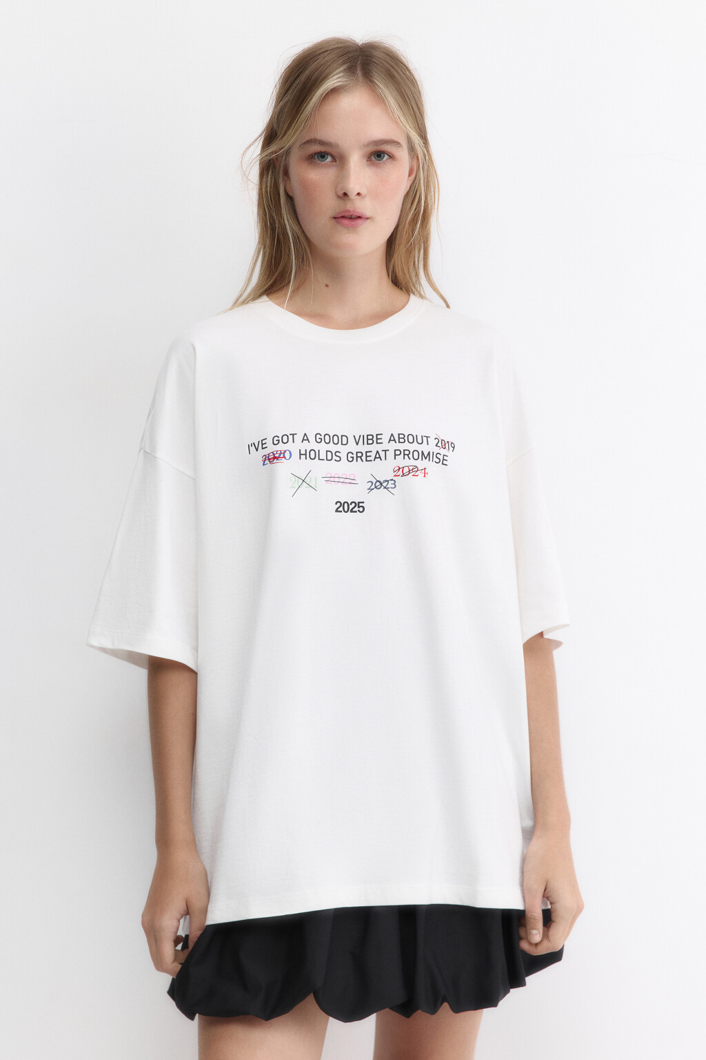 Футболка oversize с новогодним принтом - цвет белый - 2