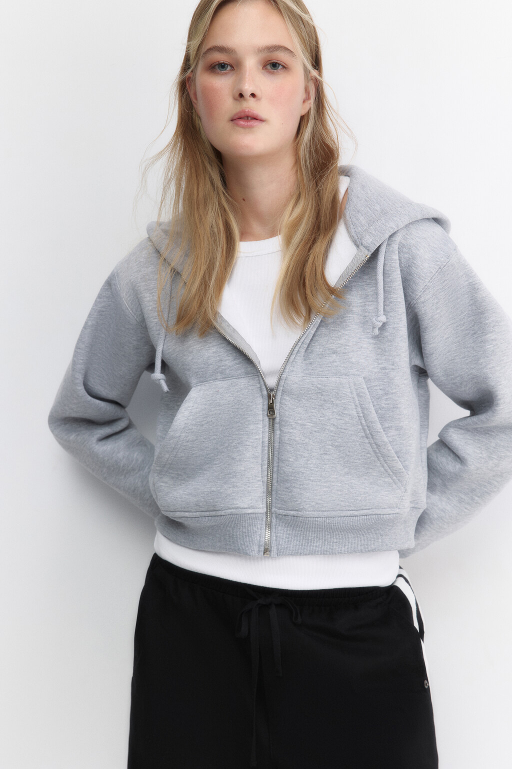 Худи-зипка укороченная с начесом и капюшоном - цвет серый - 1