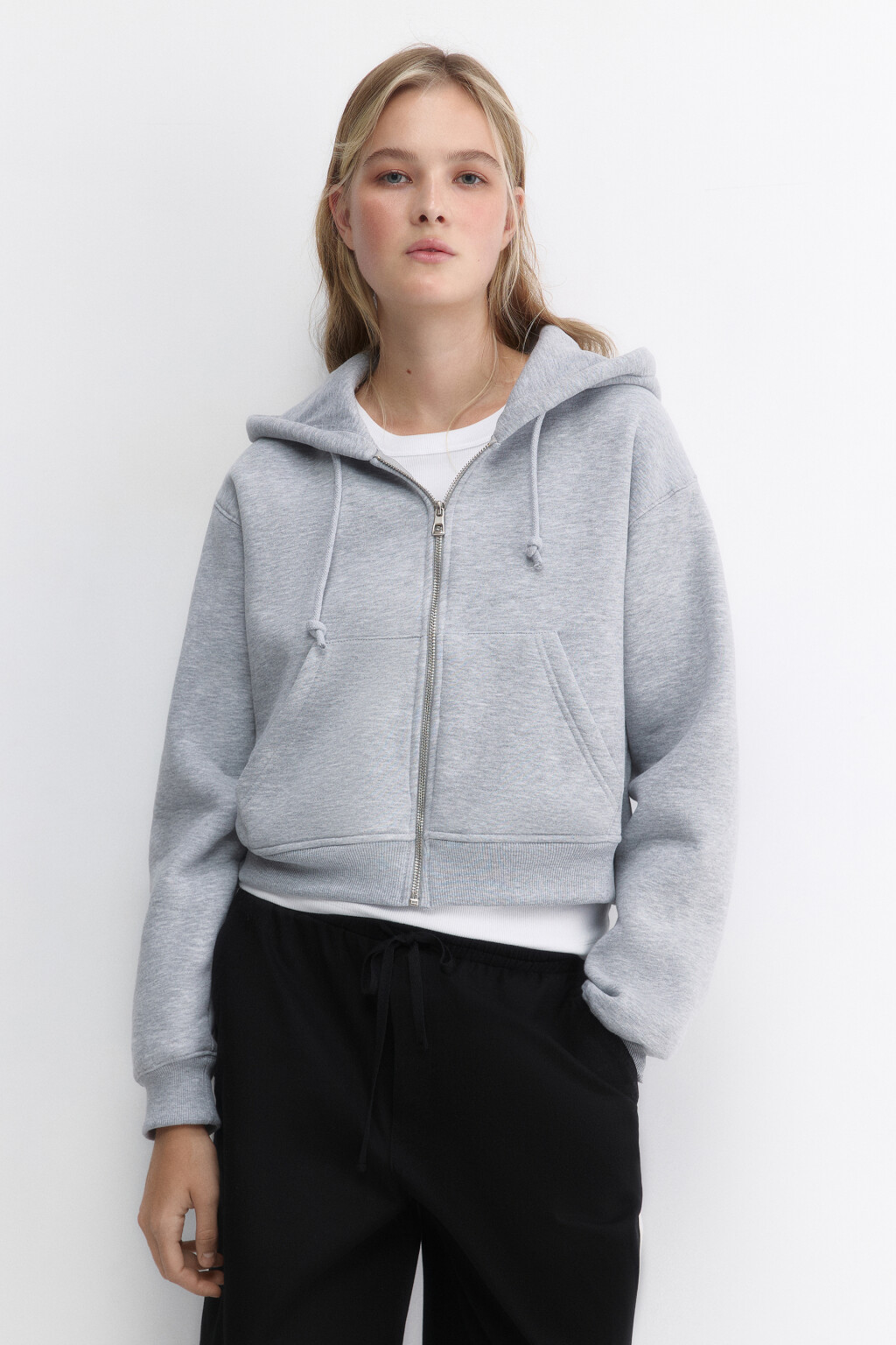 Худи-зипка укороченная с начесом и капюшоном - цвет серый - 2