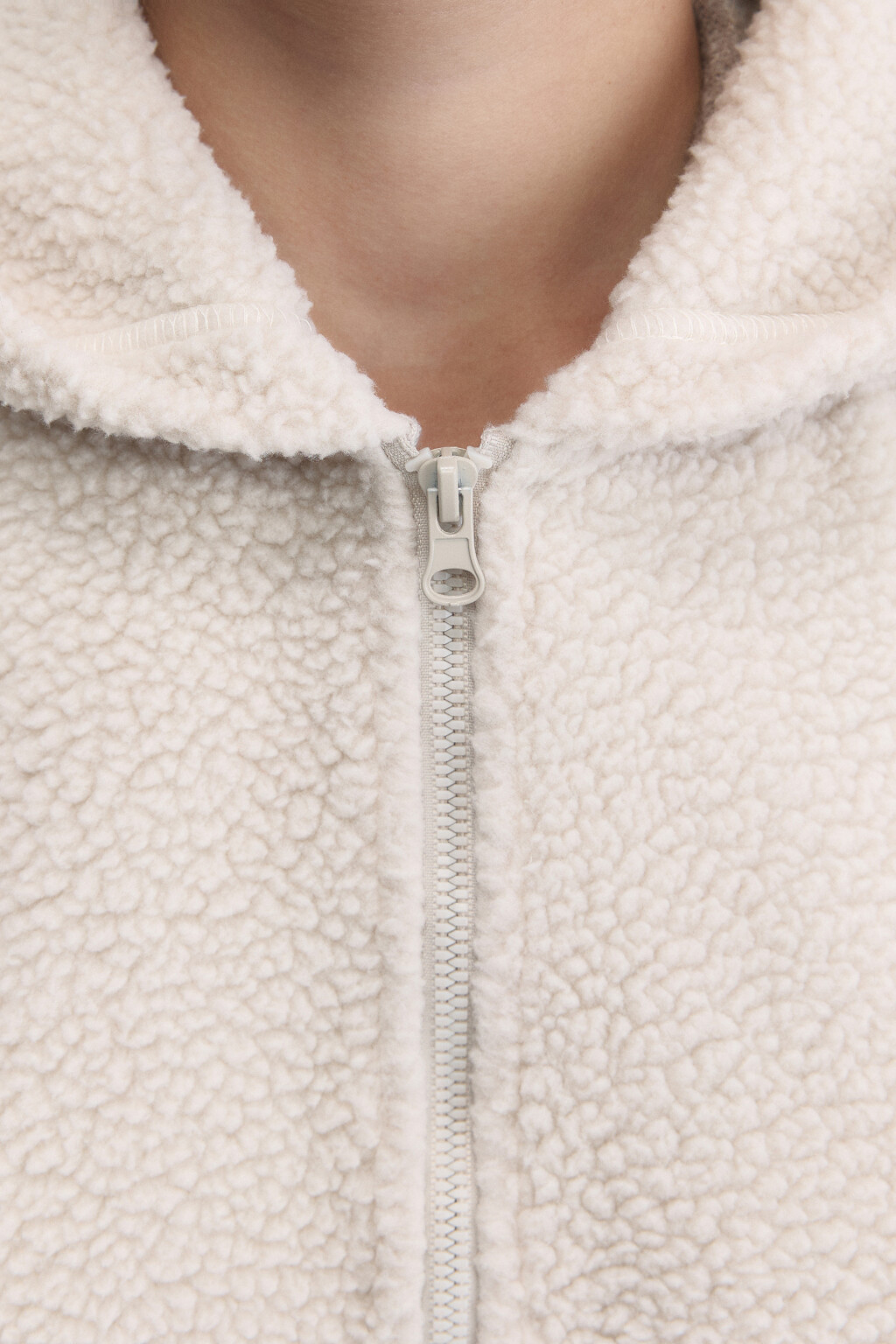 Худи-зипка укороченная флисовая с капюшоном - цвет молочный - 6