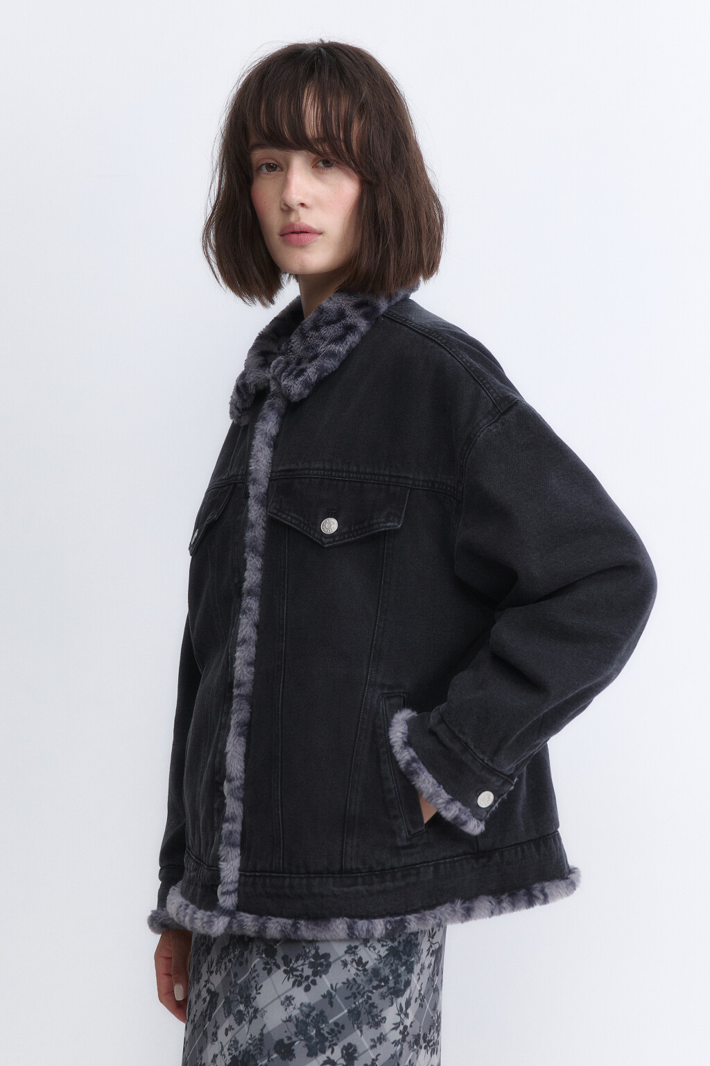 Куртка джинсовая утепленная с леопардовой подкладкой - цвет серый - 3