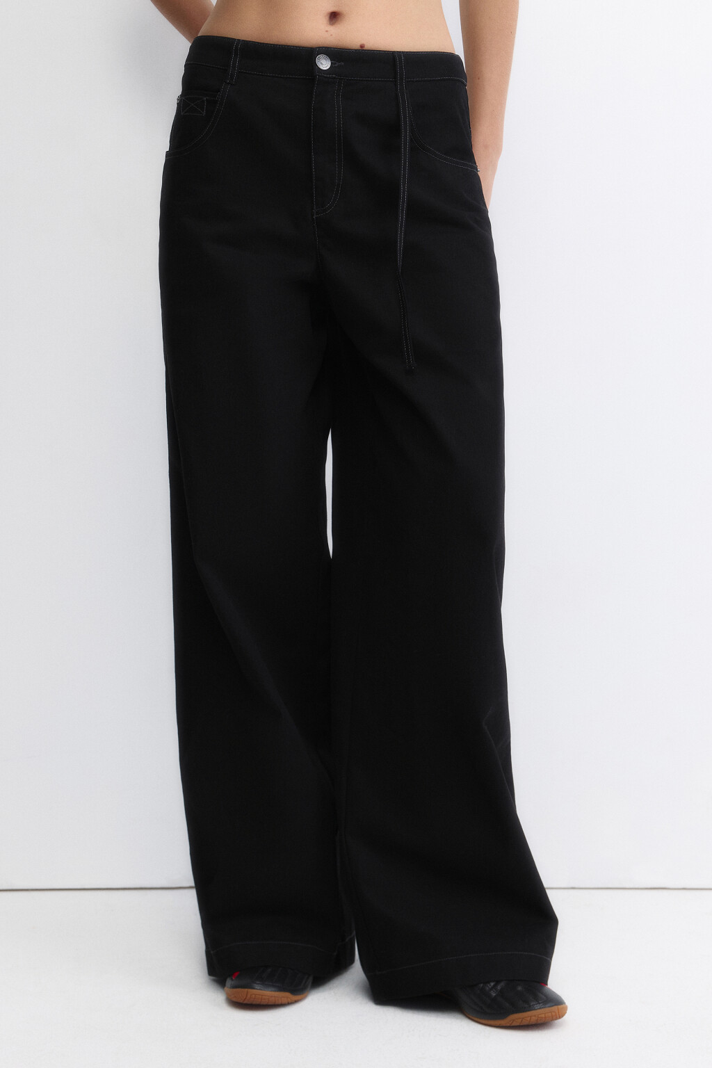 Брюки из твила широкие с надписью сзади - цвет черный - 2