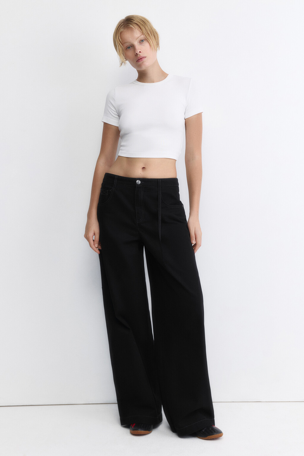 Брюки из твила широкие с надписью сзади - цвет черный - 5