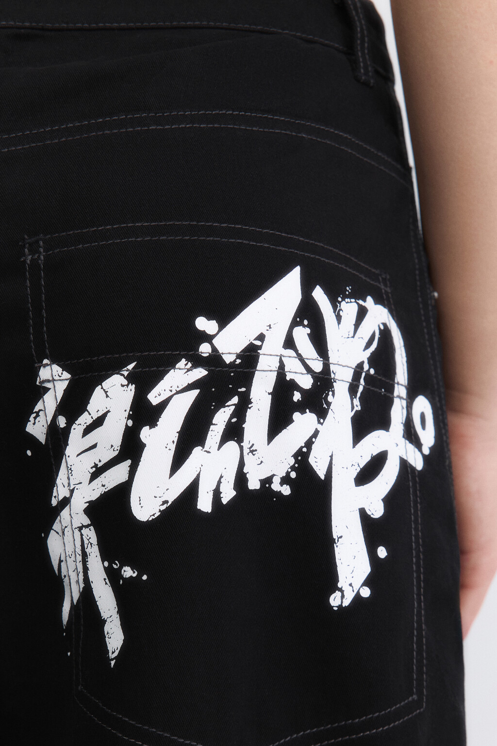 Брюки из твила широкие с надписью сзади - цвет черный - 7