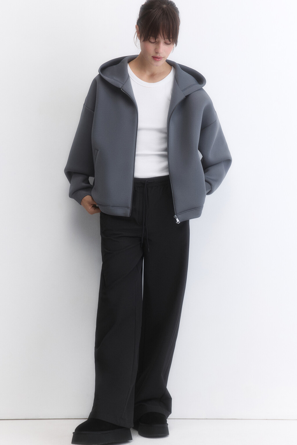 Брюки широкие утепленные с поясом на завязках - цвет черный - 1