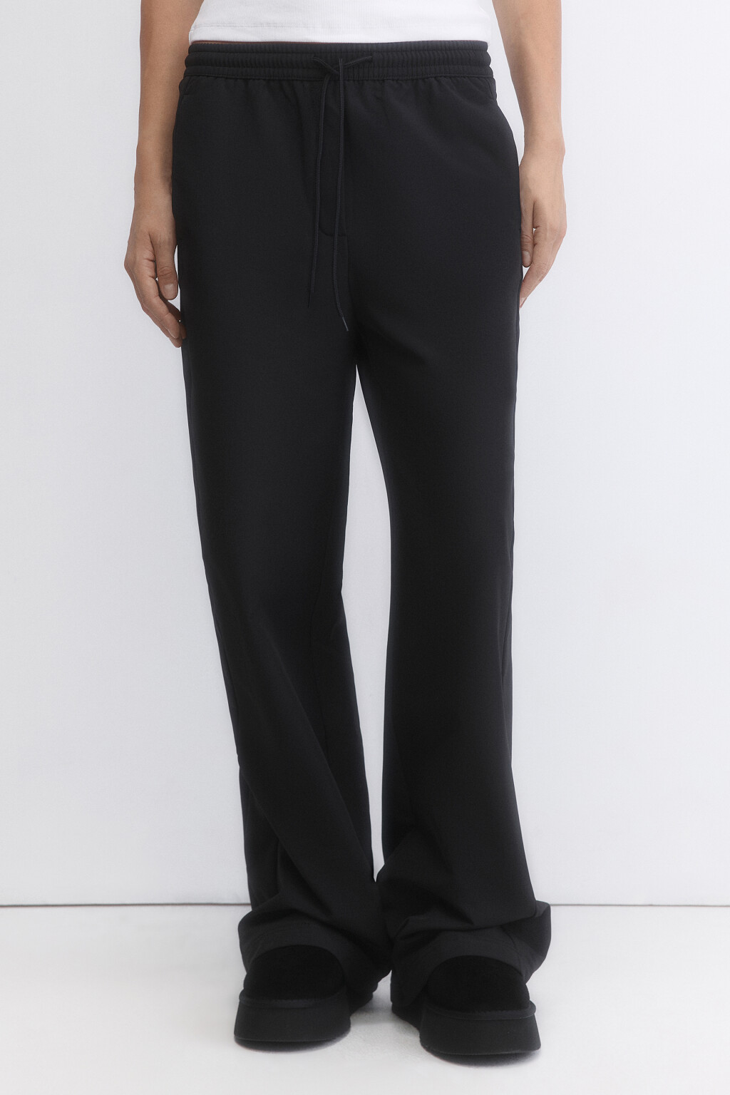 Брюки широкие утепленные с поясом на завязках - цвет черный - 2