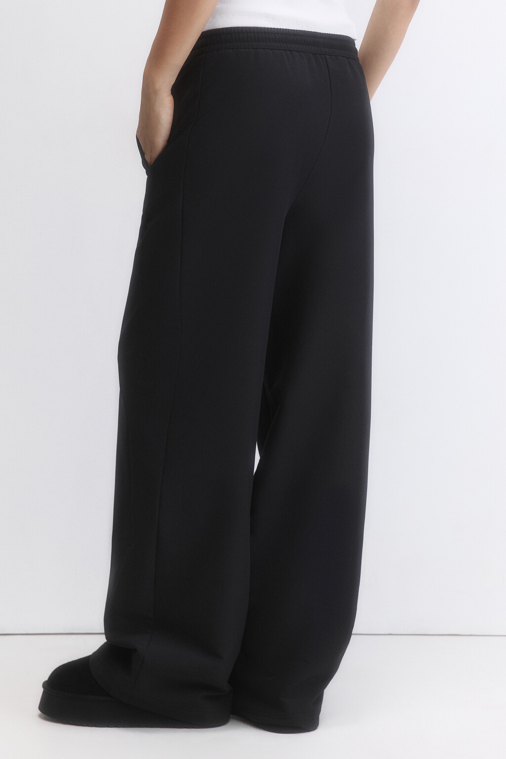 Брюки широкие утепленные с поясом на завязках - цвет черный - 4