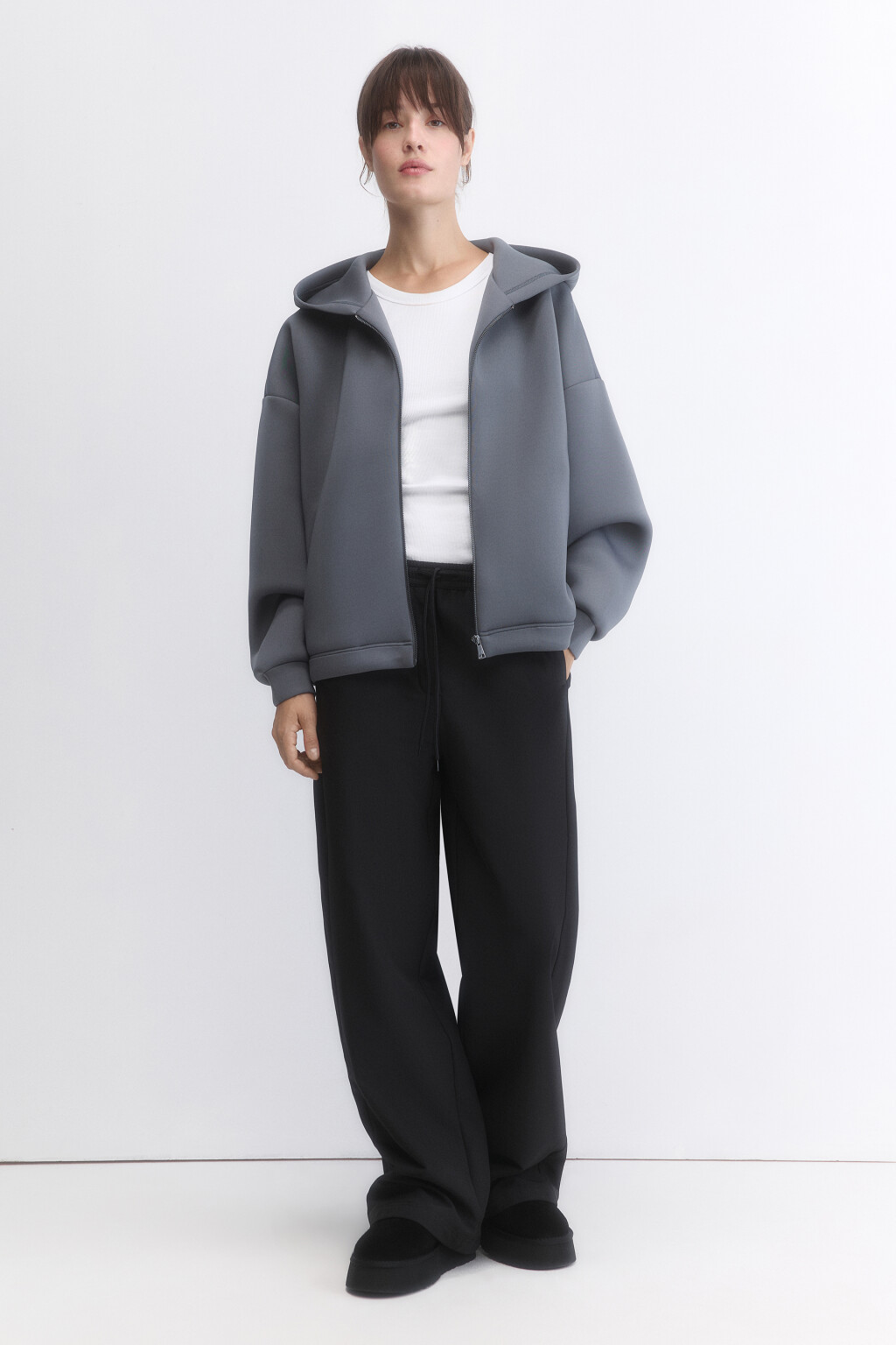 Брюки широкие утепленные с поясом на завязках - цвет черный - 5