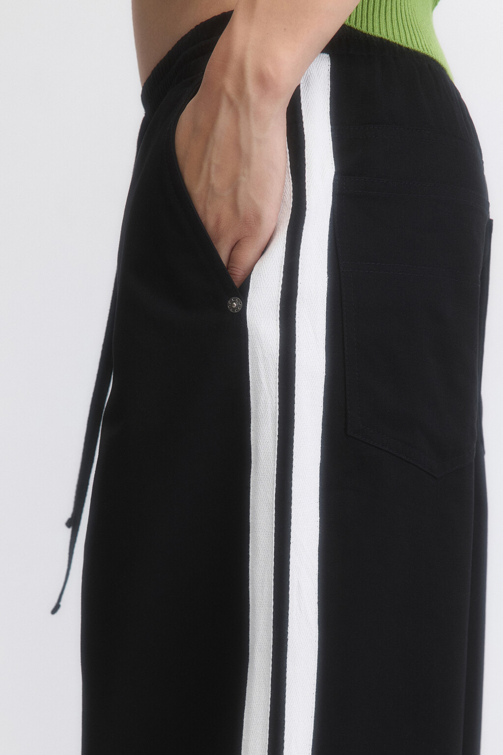 Брюки широкие хлопковые с лампасами - цвет черный - 6