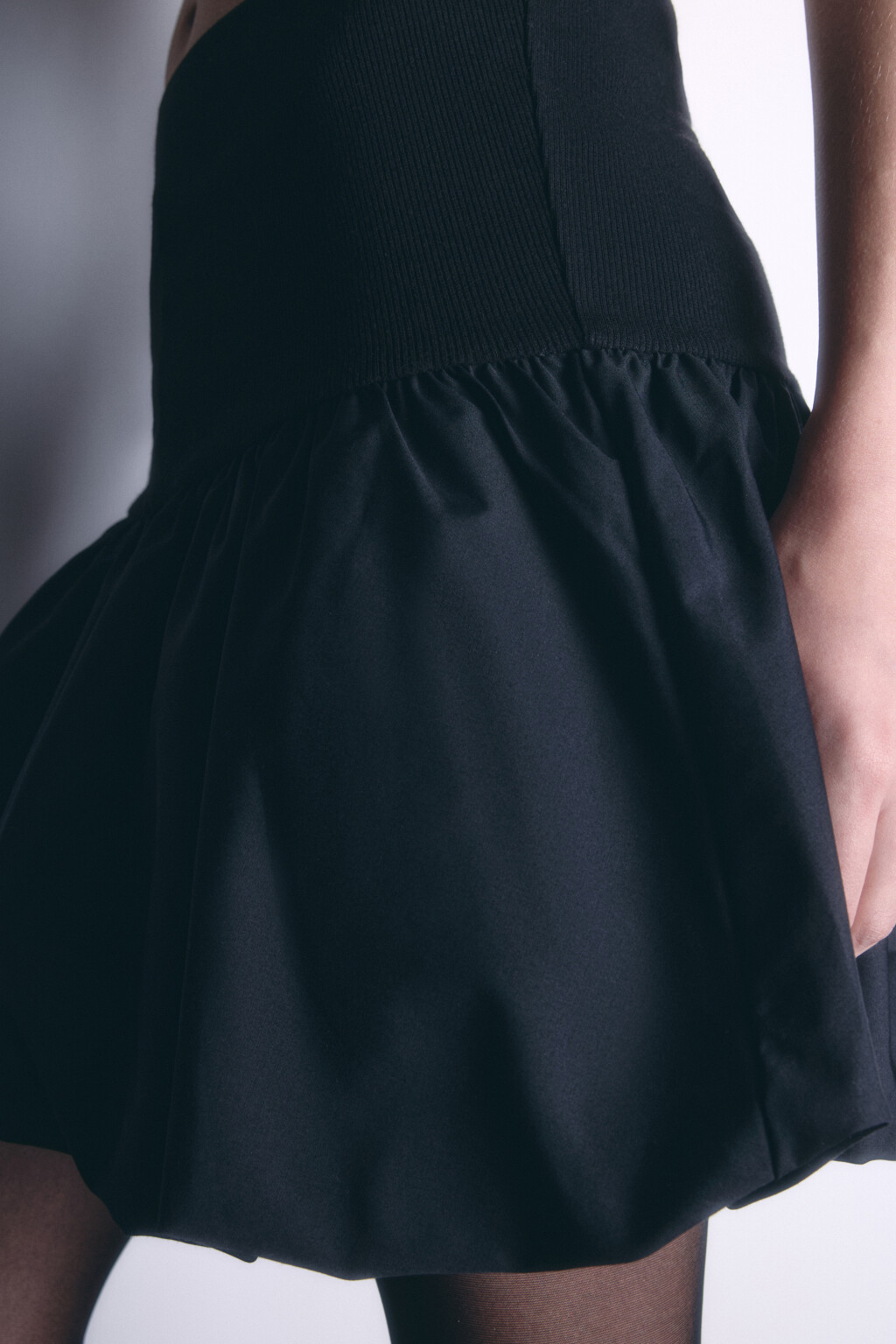 Юбка-баллон мини с пышным воланом - цвет черный - 7