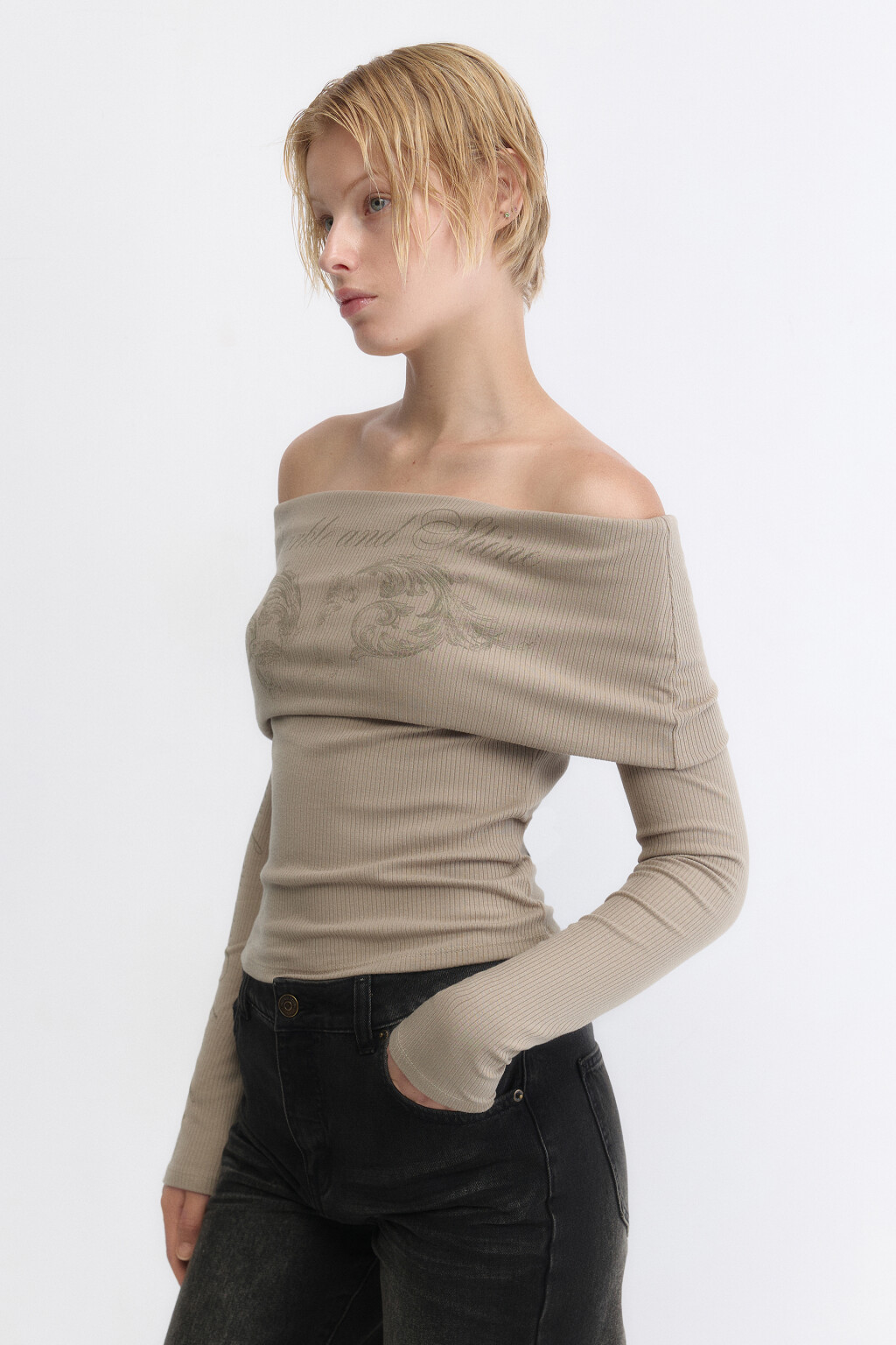 Топ-лонгслив с открытыми плечами и принтом - цвет серый - 3