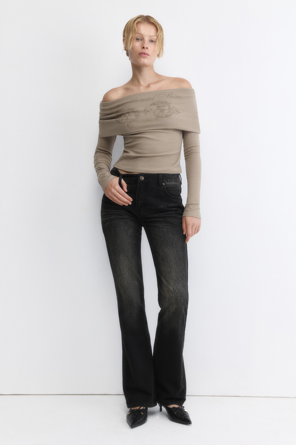 Топ-лонгслив с открытыми плечами и принтом - цвет серый - 5