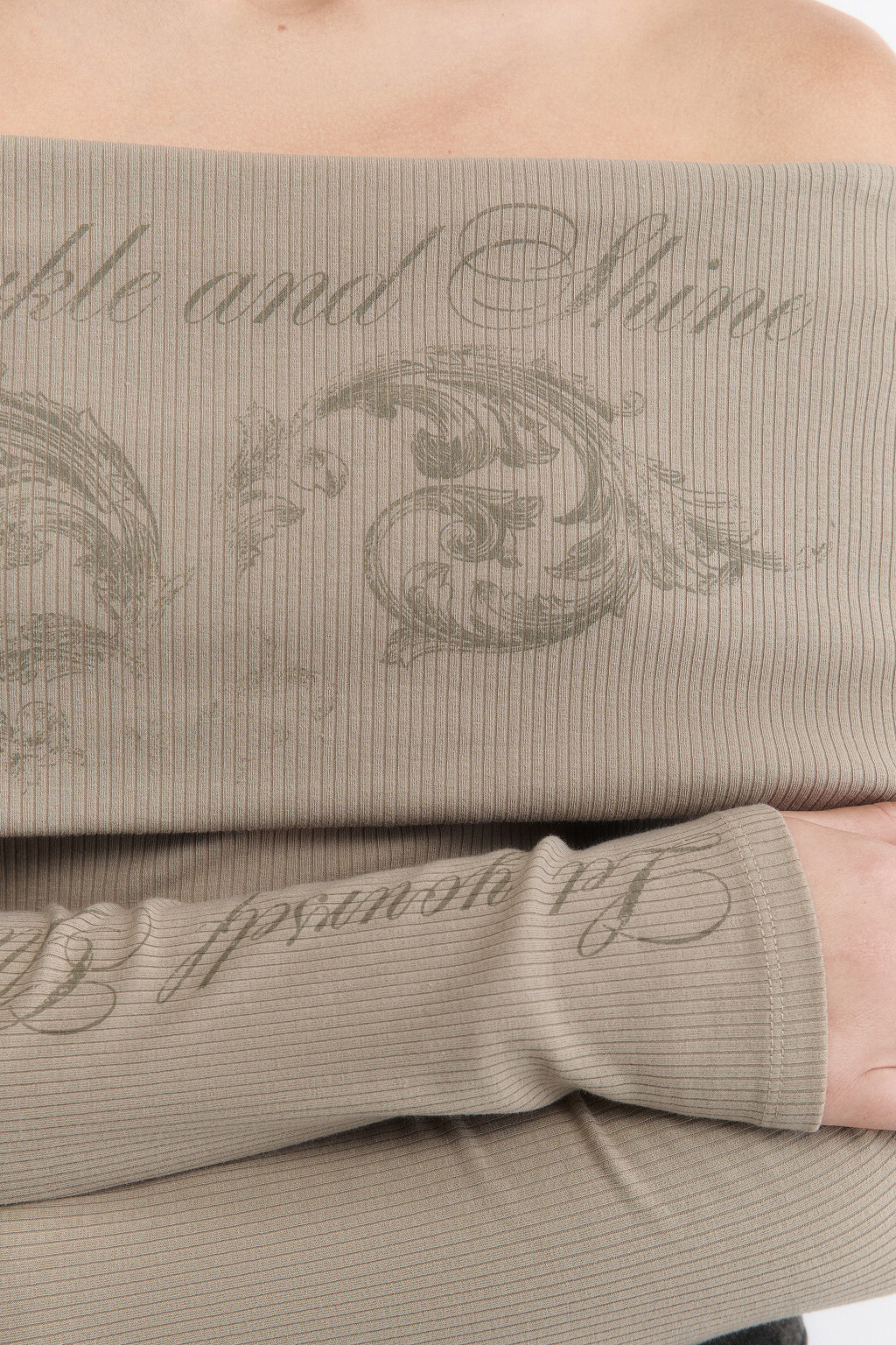 Топ-лонгслив с открытыми плечами и принтом - цвет серый - 7