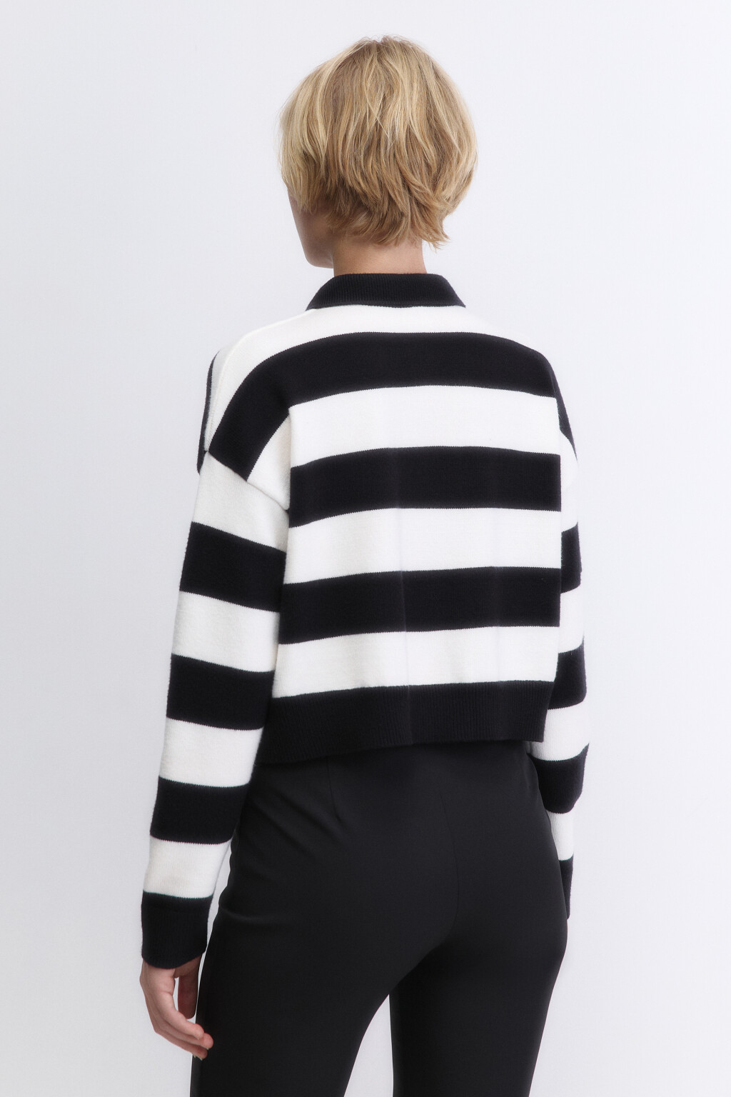 Джемпер-поло тонкой вязки укороченный - цвет черный - 4