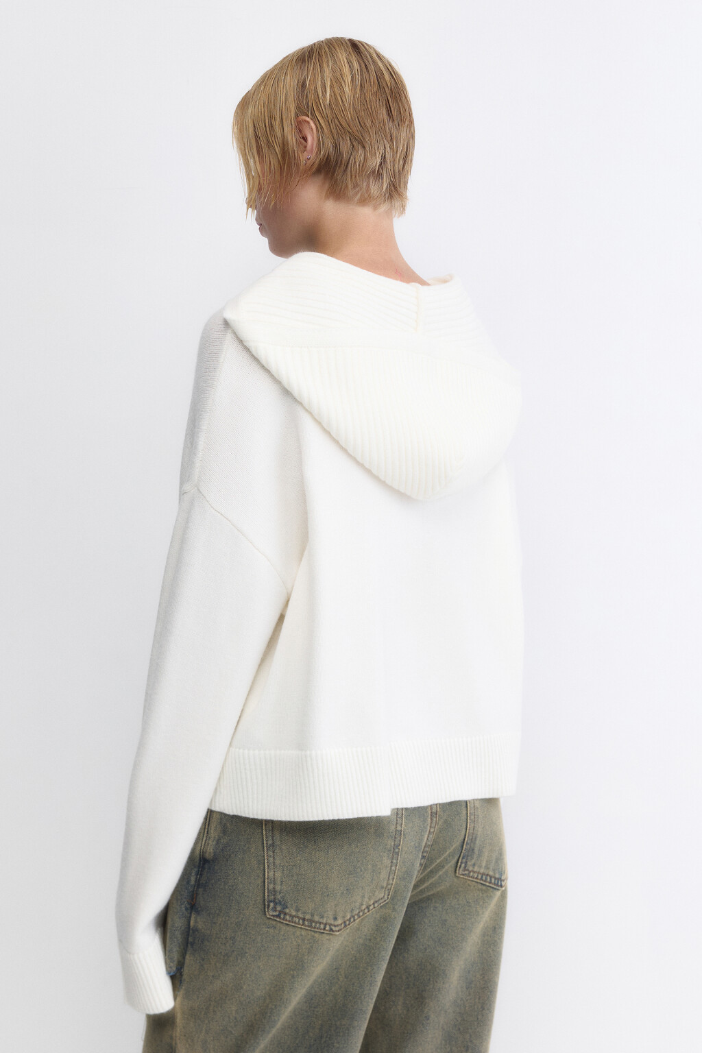 Джемпер вязаный с капюшоном - цвет молочный - 4