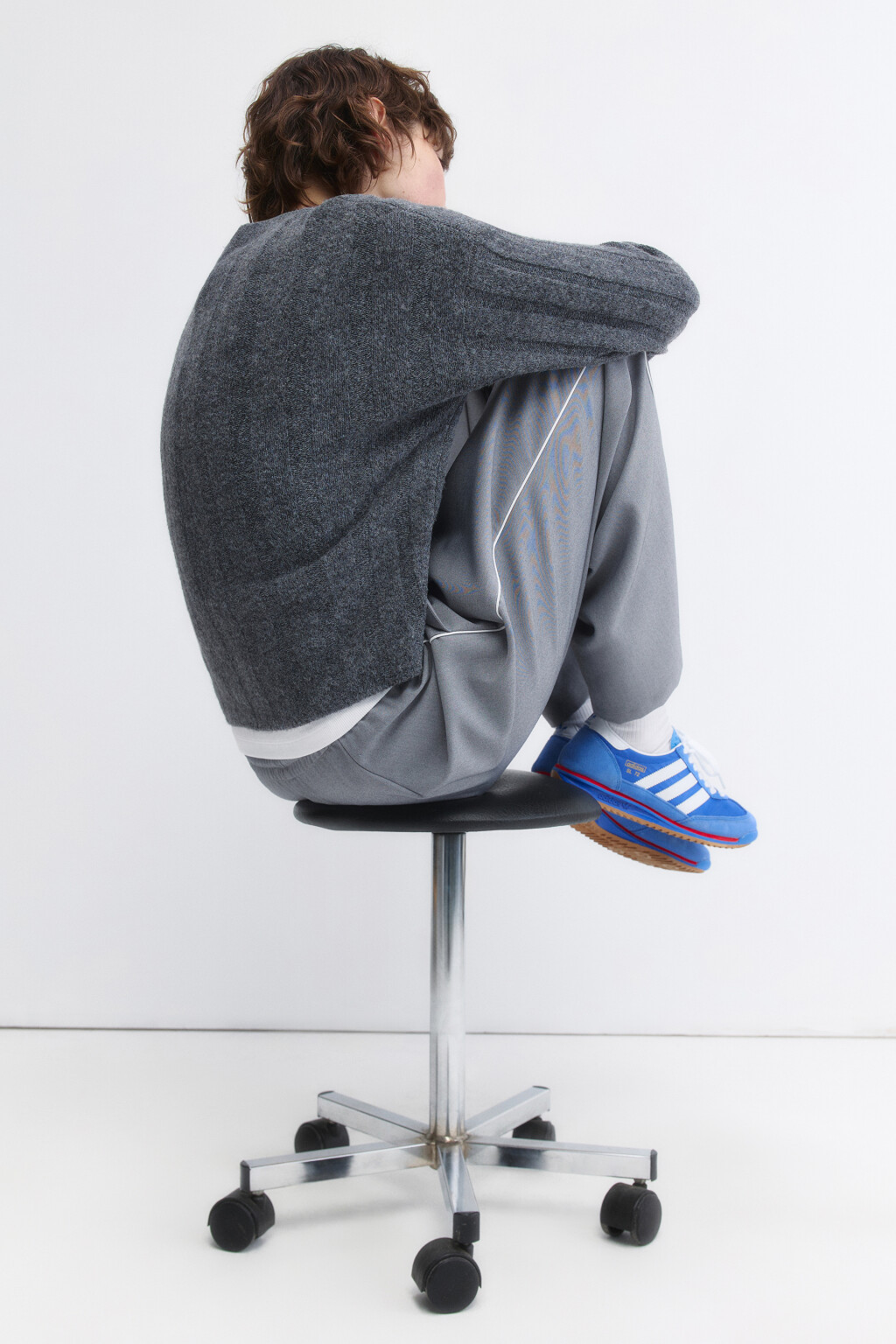 Джемпер вязаный в широкий рубчик - цвет серый - 2