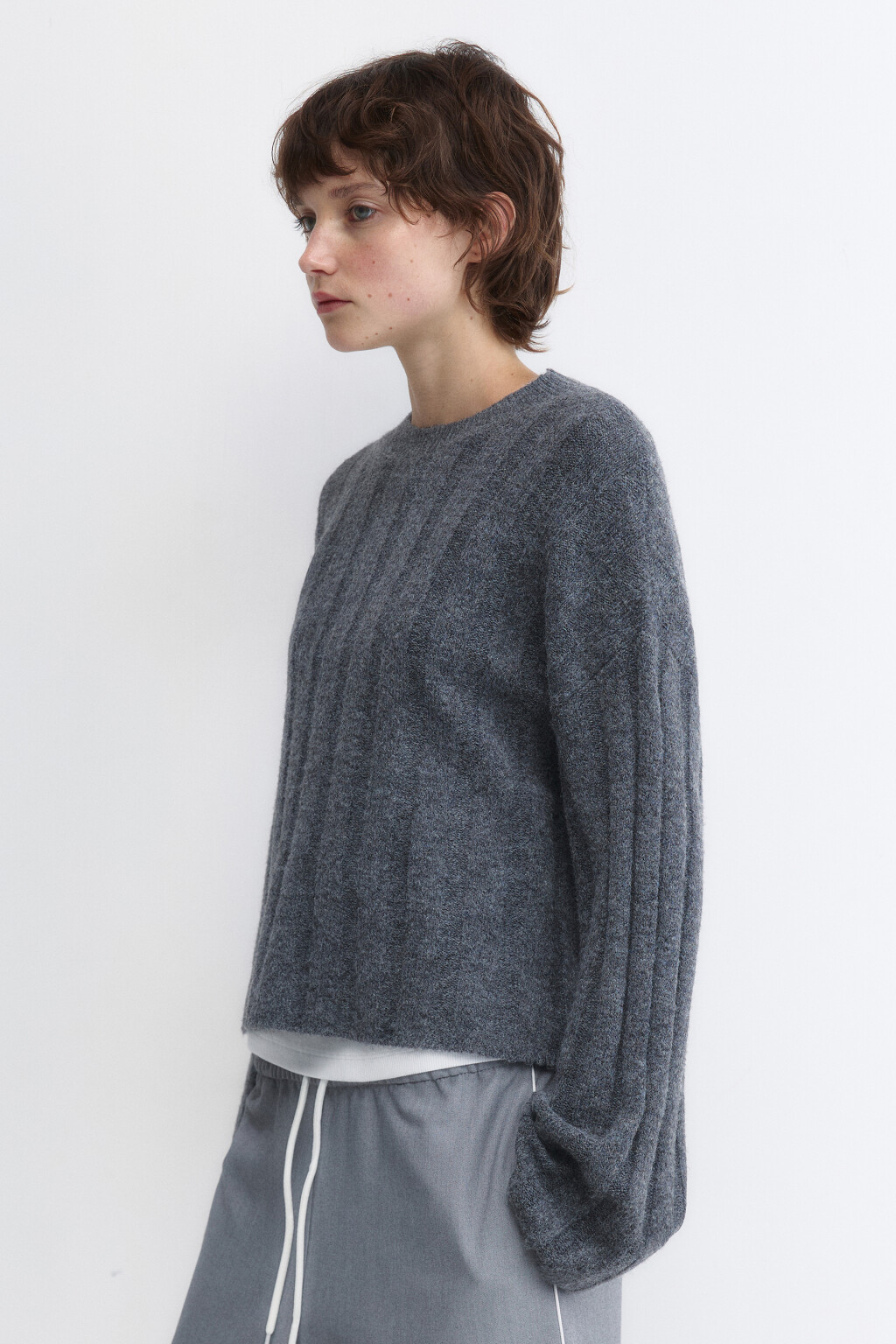Джемпер вязаный в широкий рубчик - цвет серый - 4
