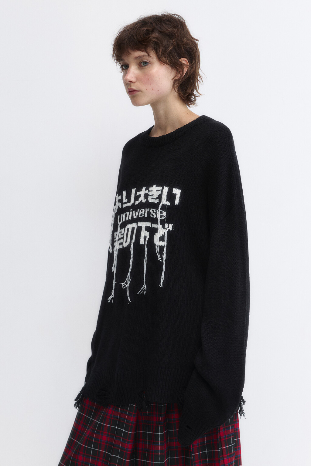 Джемпер вязаный рваный с принтом-надписью - цвет черный - 3
