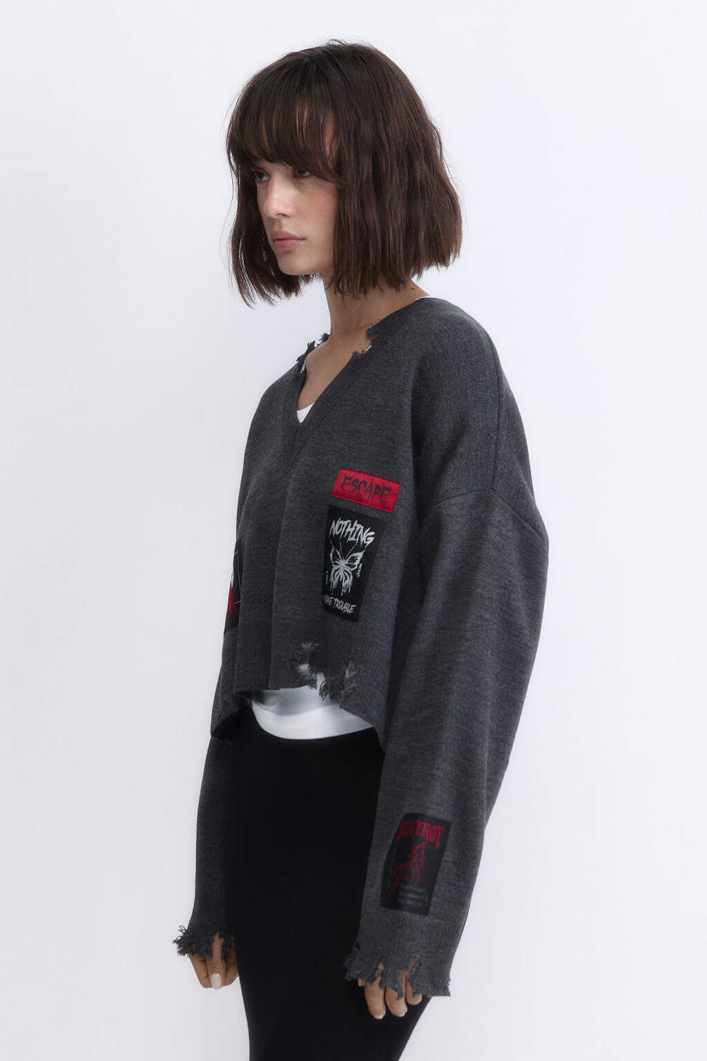 Джемпер вязаный рваный с патчами - цвет серый - 2