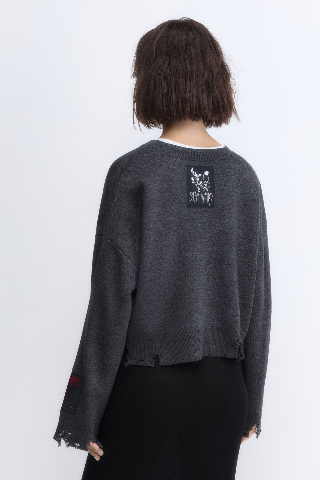 Джемпер вязаный рваный с патчами - цвет серый - 4