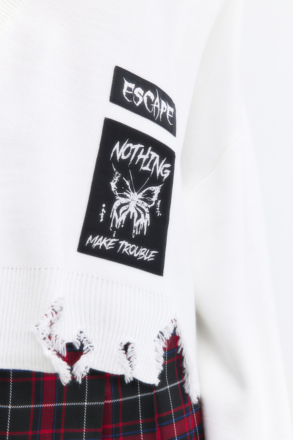 Джемпер вязаный рваный с патчами - цвет молочный - 7