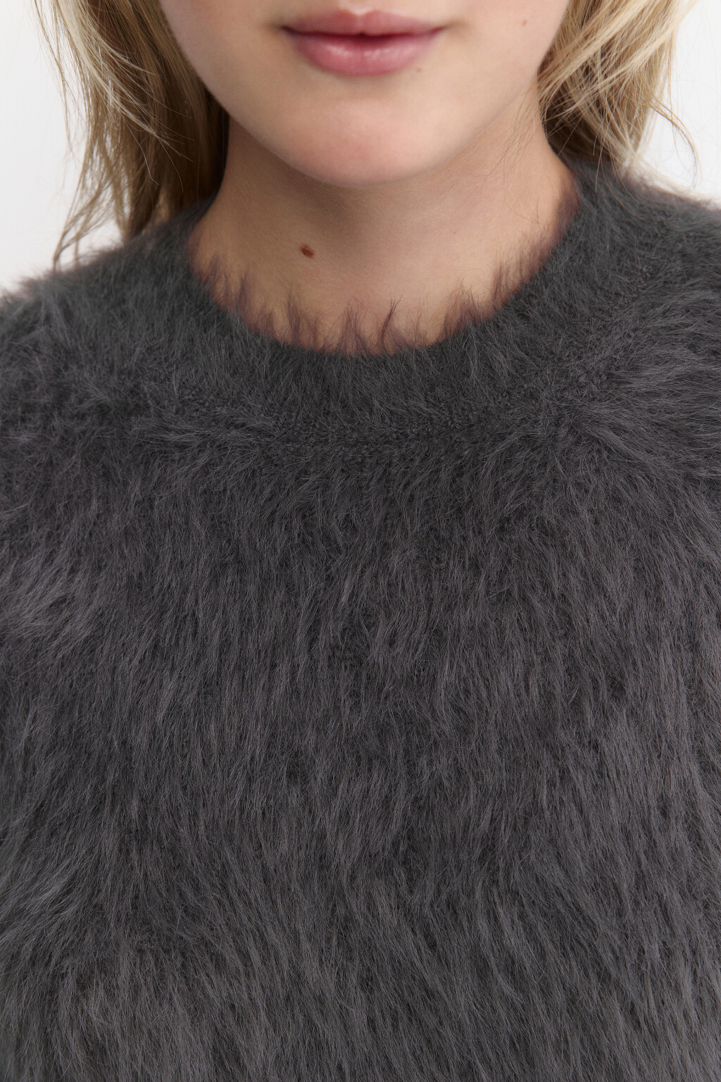 Джемпер укороченный из пушистой пряжи - цвет бежевый - 7