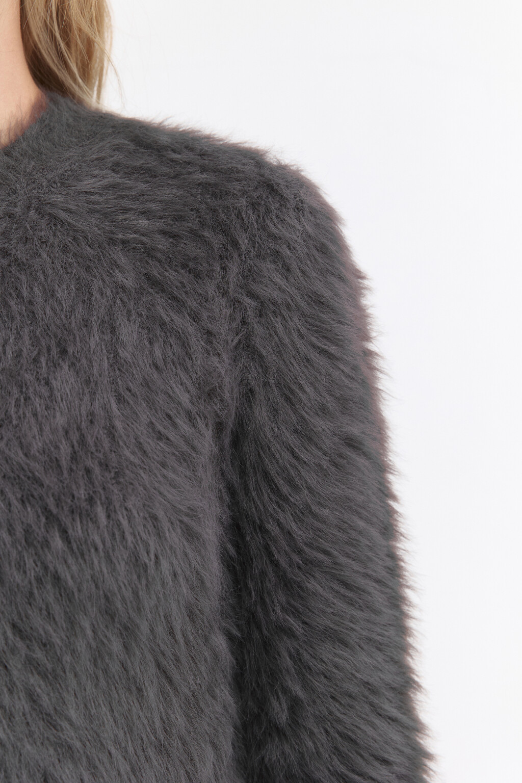 Джемпер укороченный из пушистой пряжи - цвет бежевый - 8