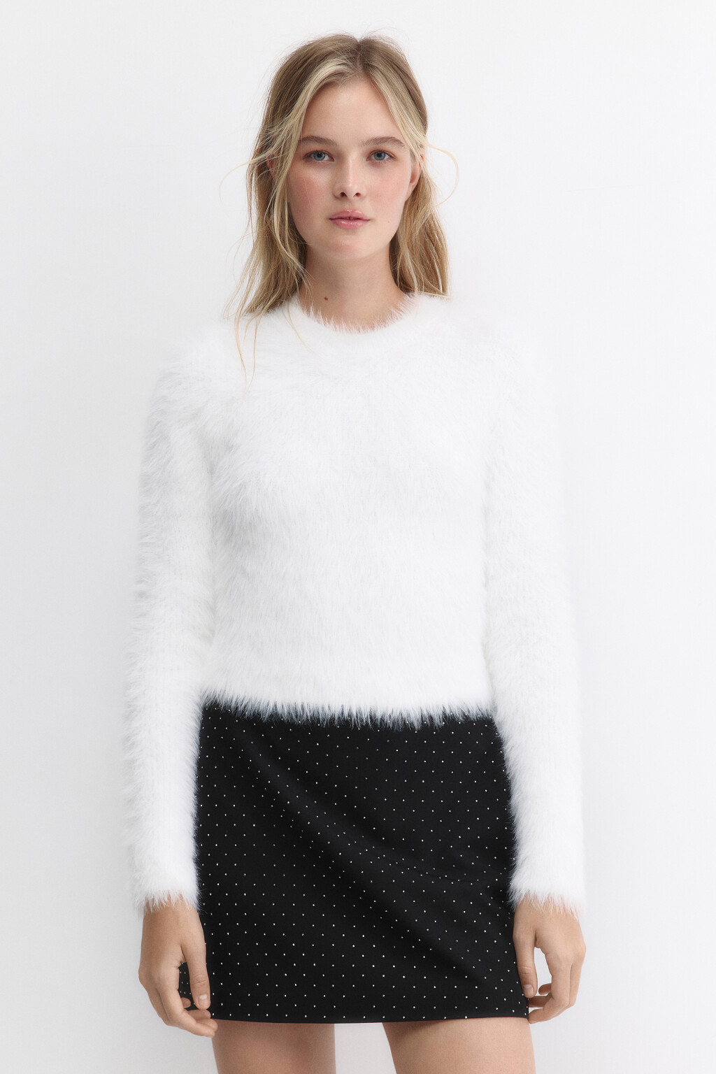 Джемпер укороченный из пушистой пряжи - цвет молочный - 2