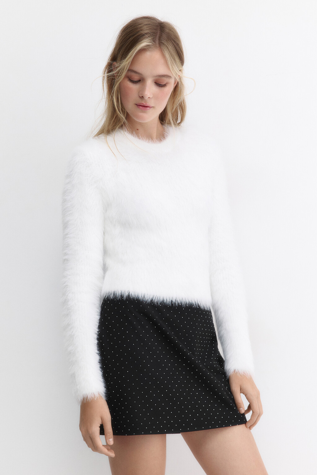 Джемпер укороченный из пушистой пряжи - цвет молочный - 3