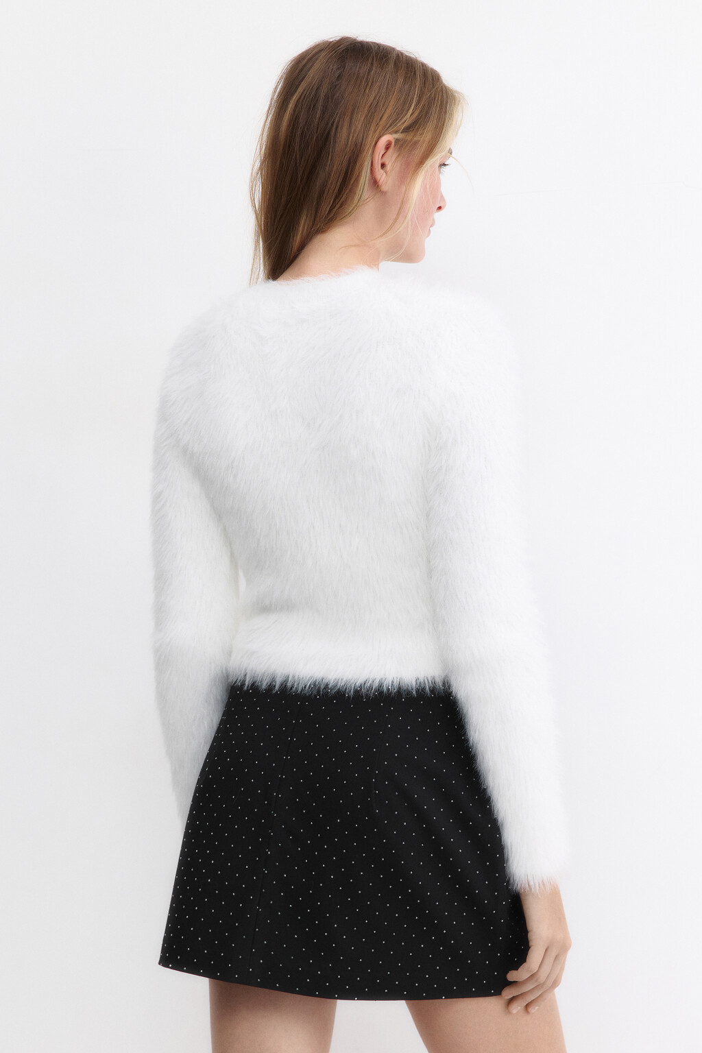 Джемпер укороченный из пушистой пряжи - цвет молочный - 4