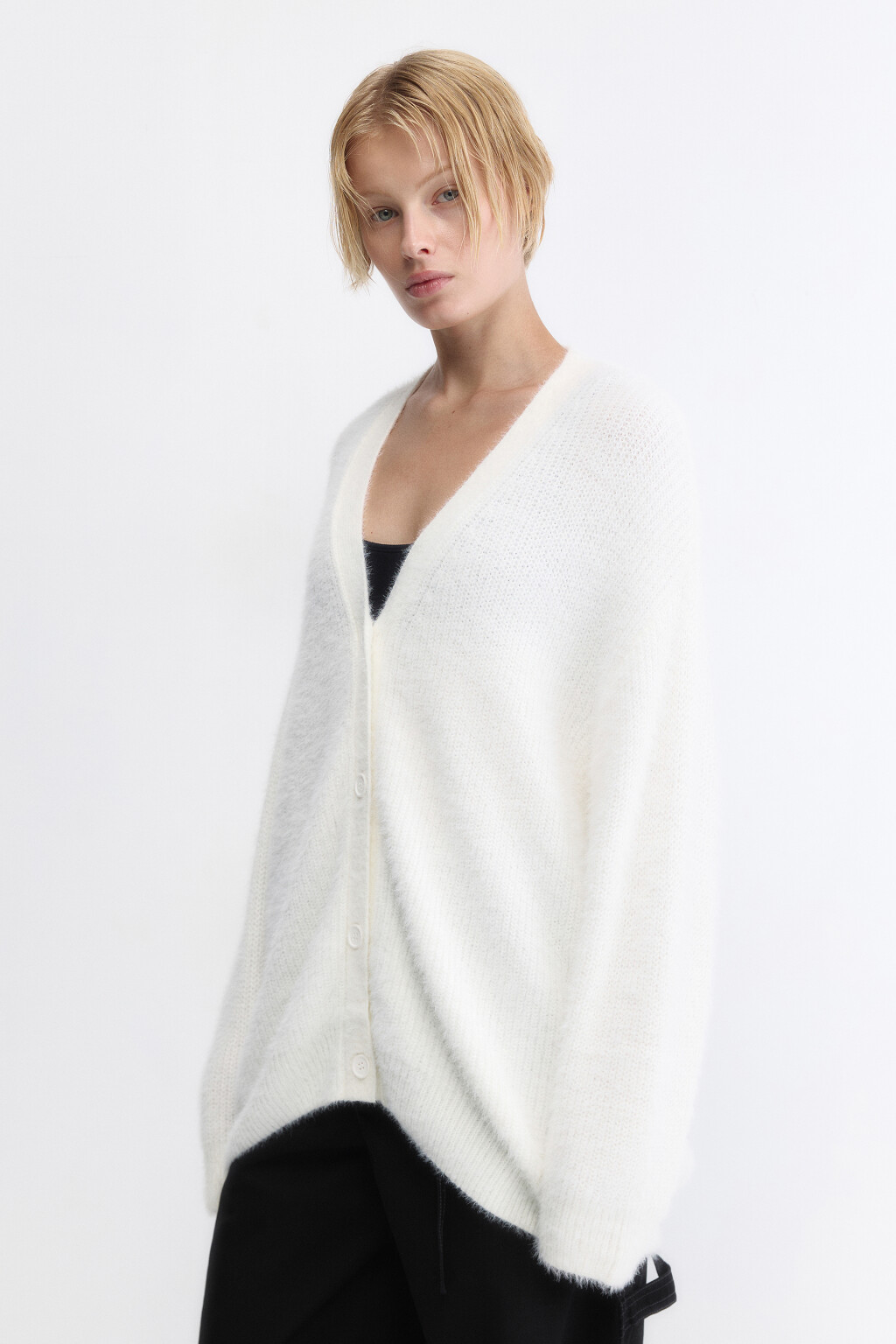 Кардиган удлиненный из пушистой пряжи - цвет молочный - 3