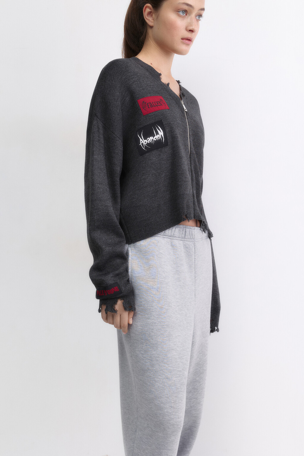 Кардиган на молнии рваный с патчами - цвет серый - 5